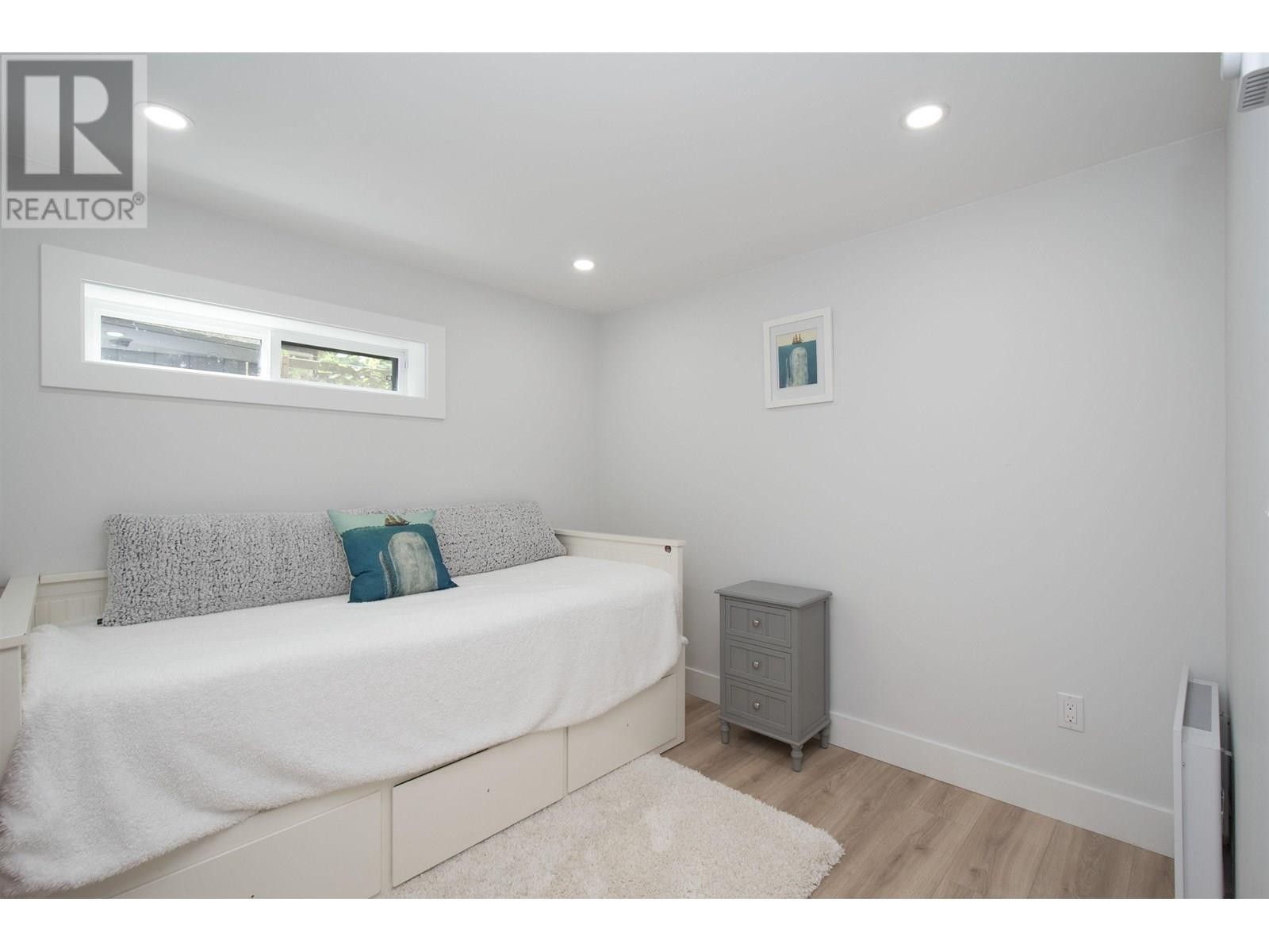












3855 HILLCREST AVENUE

,
North Vancouver,




British Columbia
V7R4B7


