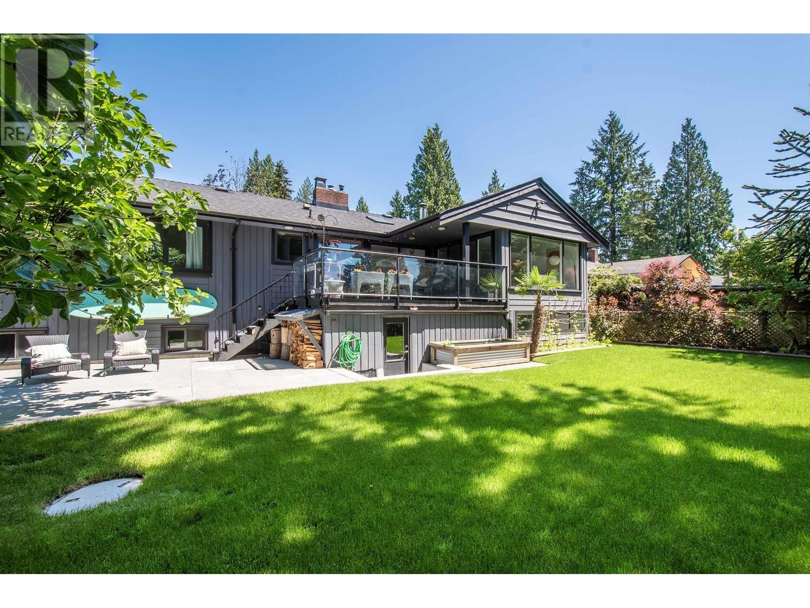 












3855 HILLCREST AVENUE

,
North Vancouver,




British Columbia
V7R4B7

