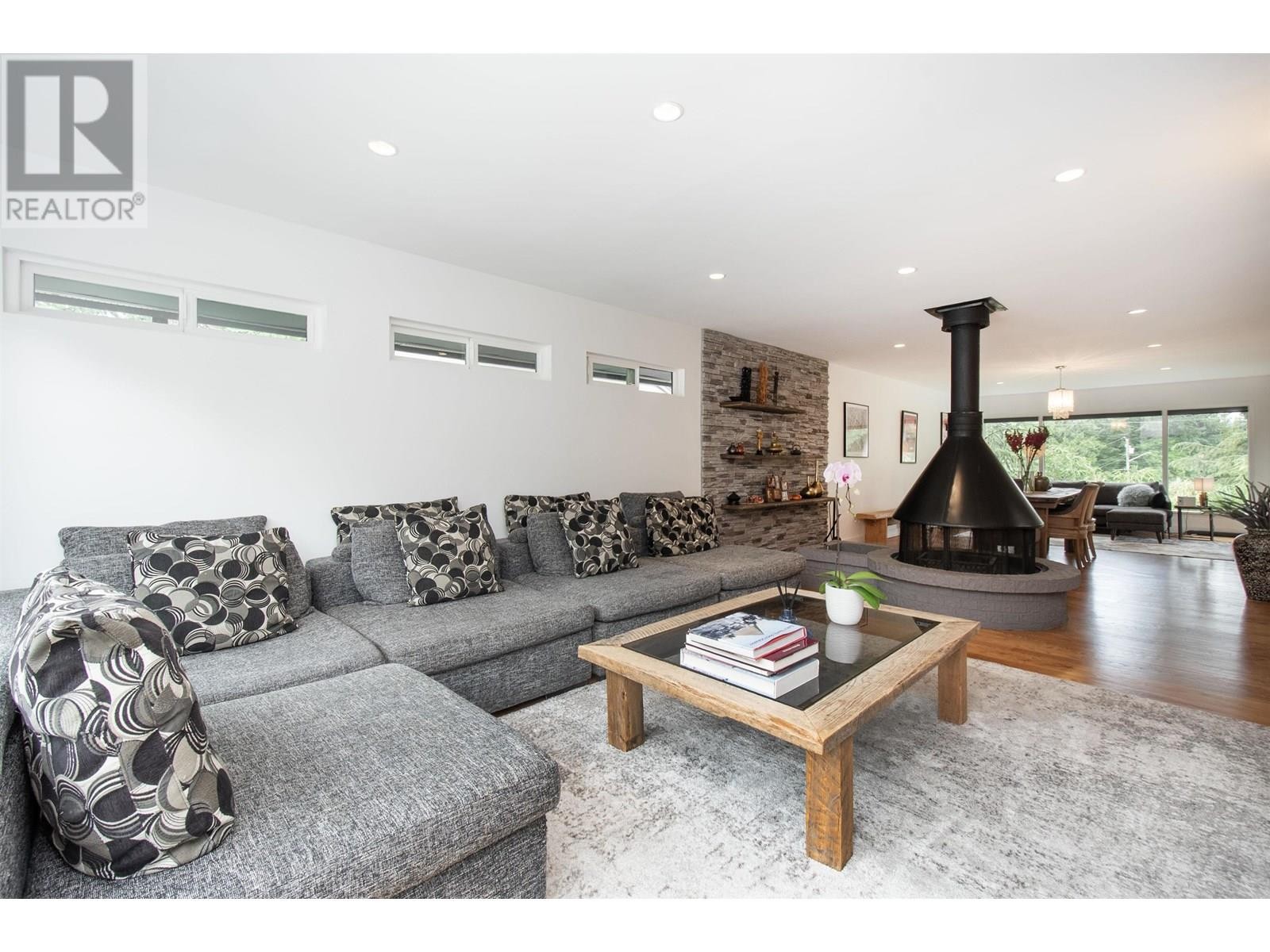 












3855 HILLCREST AVENUE

,
North Vancouver,




British Columbia
V7R4B7

