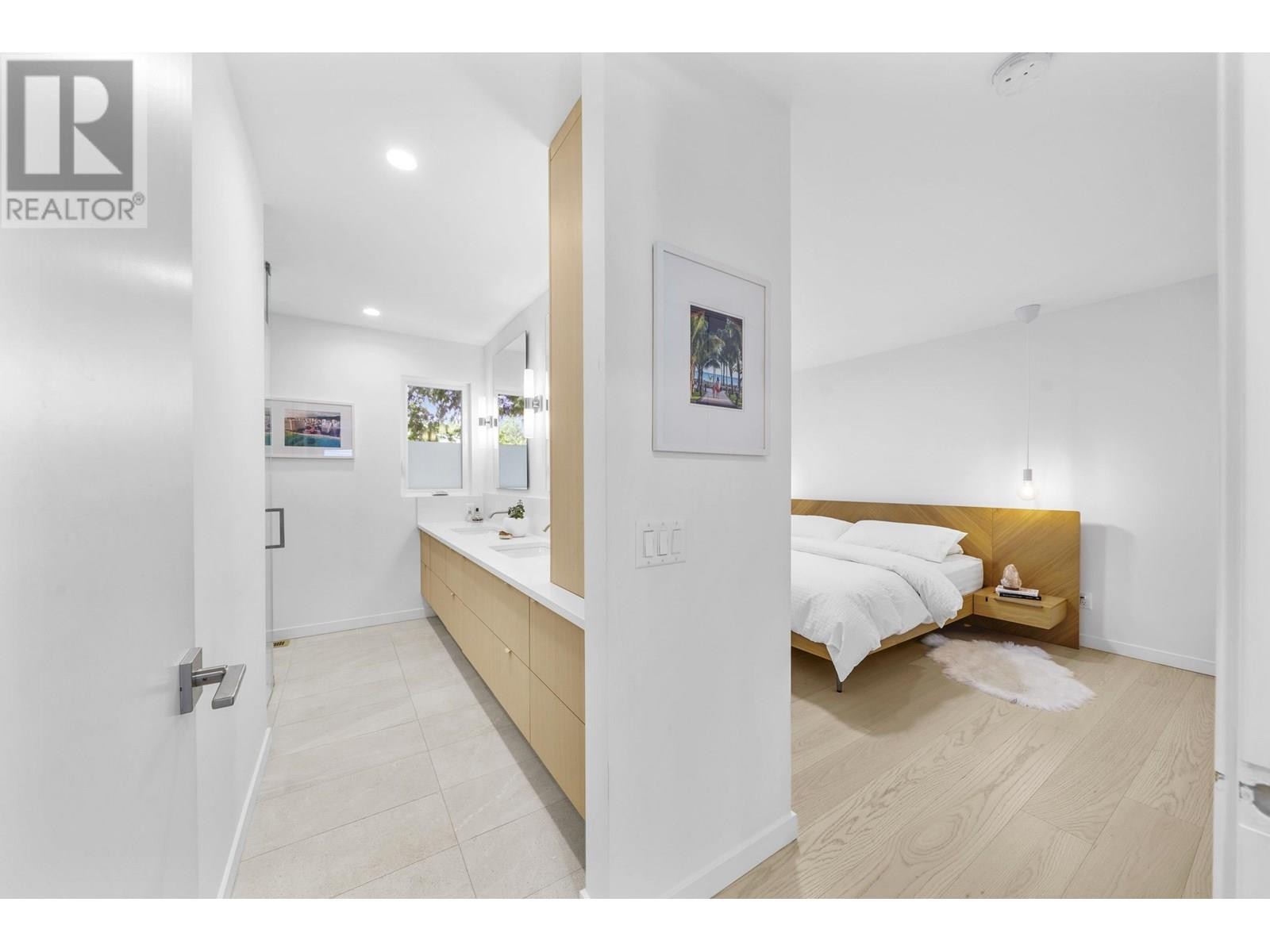 












4514 GLENWOOD AVENUE

,
North Vancouver,




British Columbia
V7R4G5

