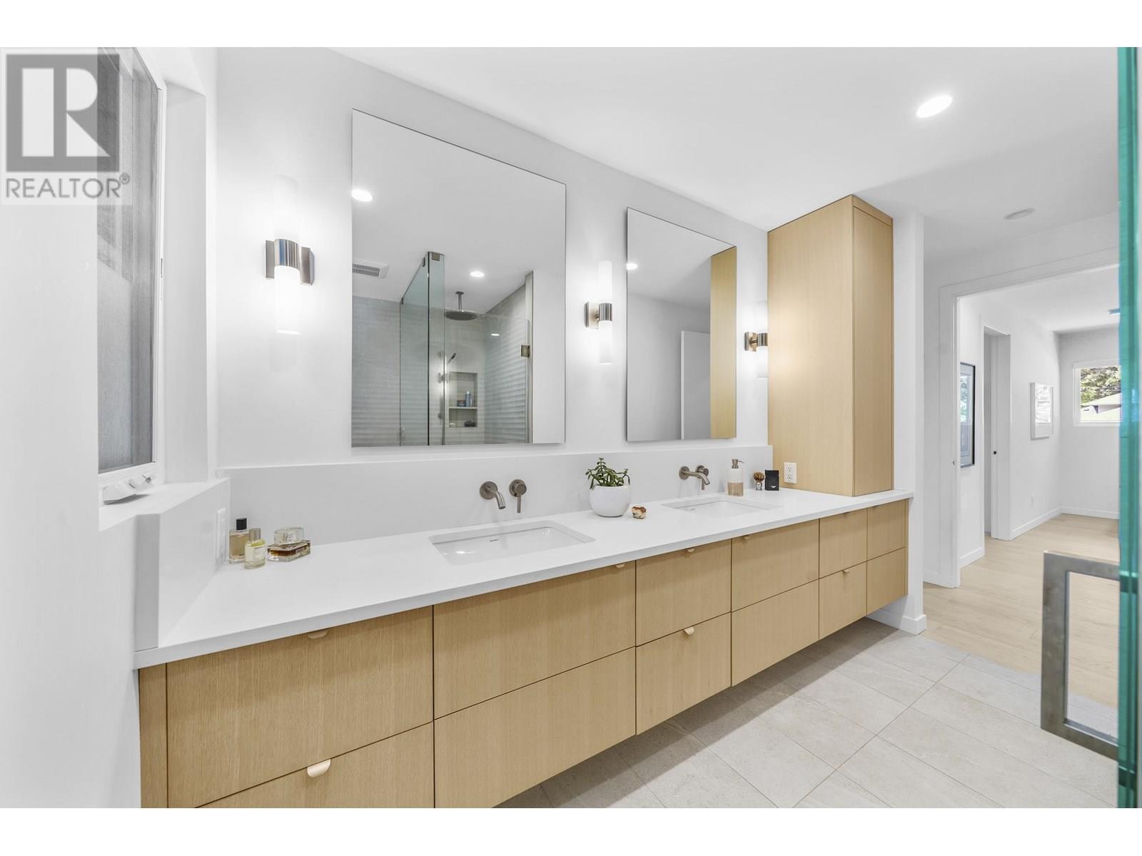 












4514 GLENWOOD AVENUE

,
North Vancouver,




British Columbia
V7R4G5

