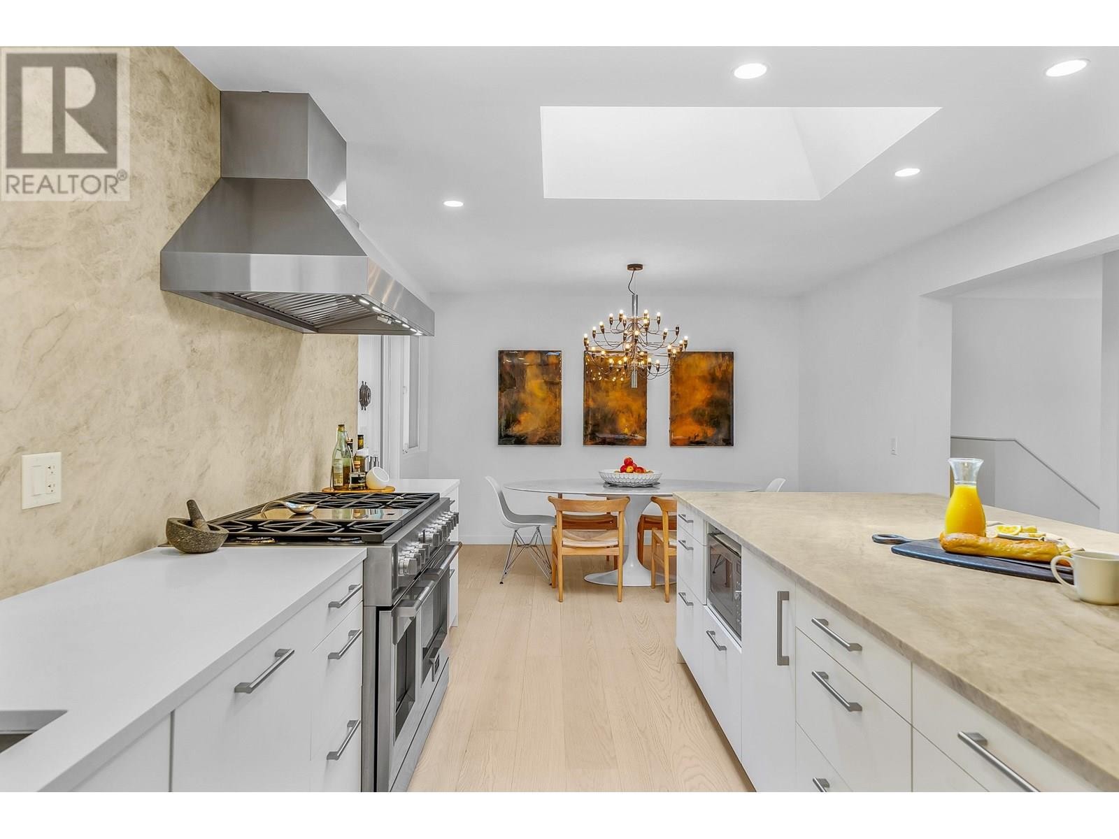 












4514 GLENWOOD AVENUE

,
North Vancouver,




British Columbia
V7R4G5


