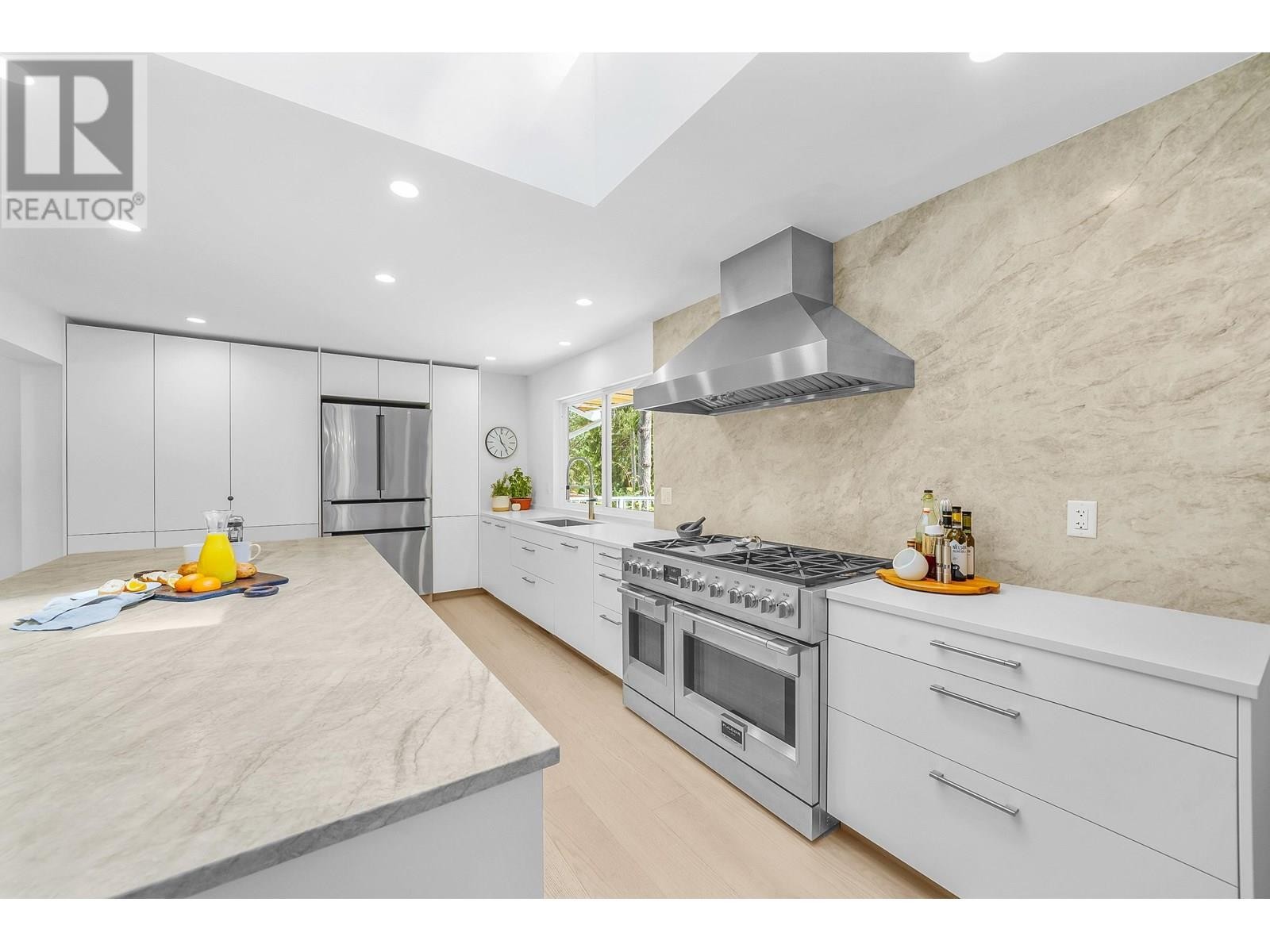












4514 GLENWOOD AVENUE

,
North Vancouver,




British Columbia
V7R4G5

