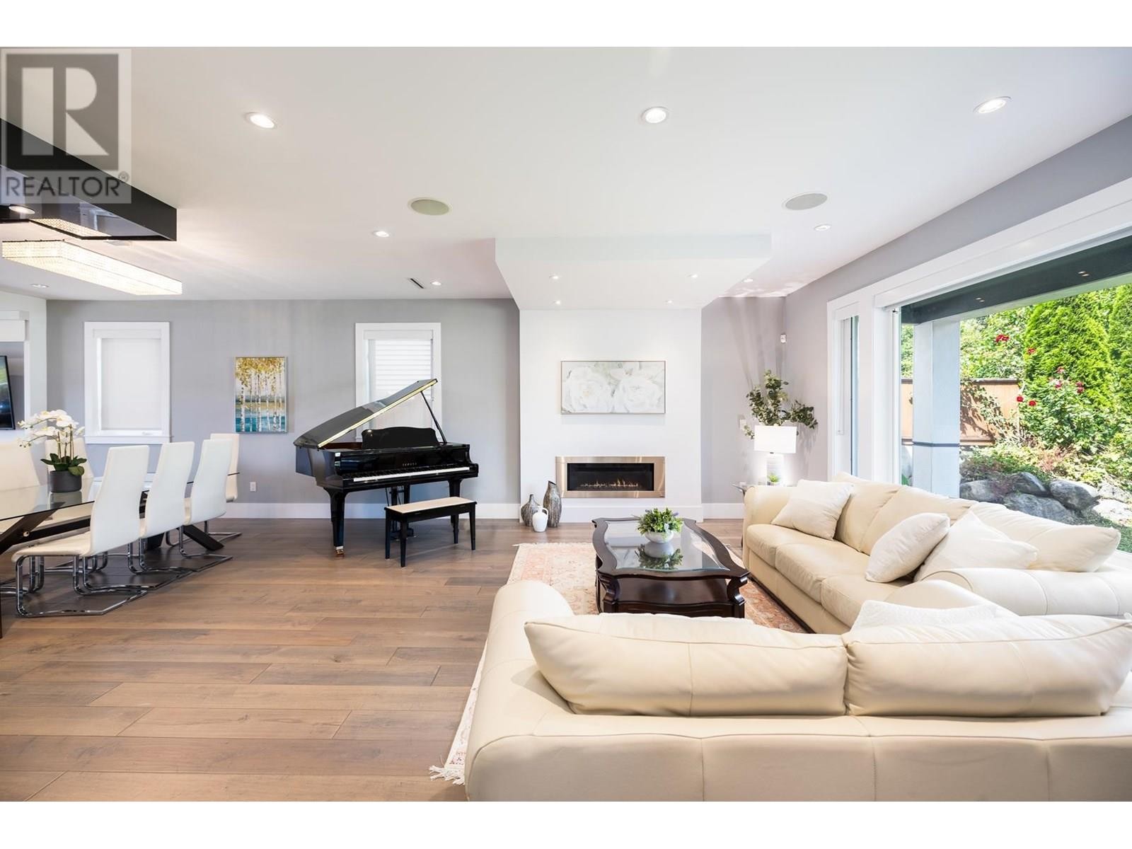 












2553 WESTERN AVENUE

,
North Vancouver,




British Columbia
V7N3L2

