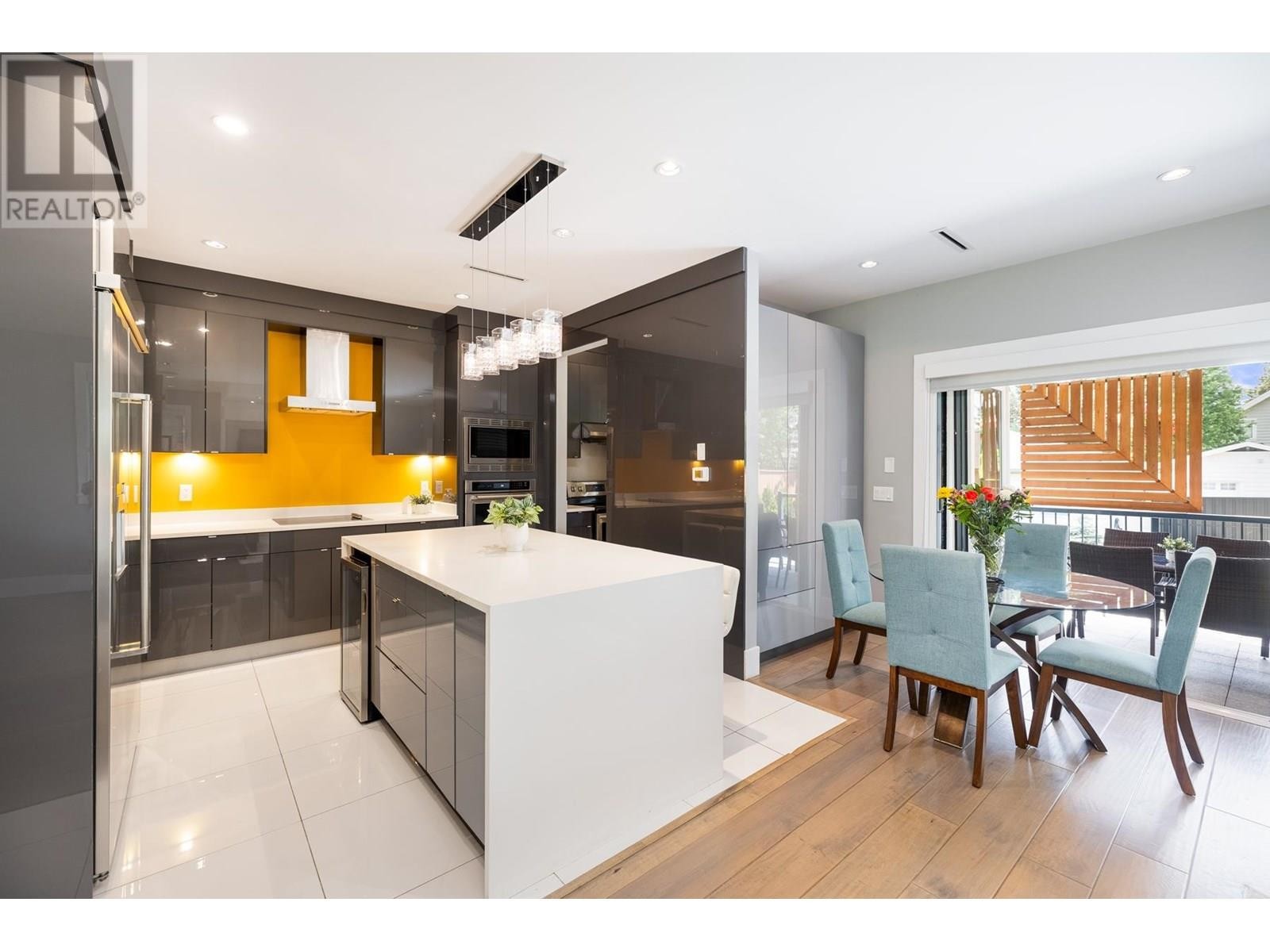 












2553 WESTERN AVENUE

,
North Vancouver,




British Columbia
V7N3L2

