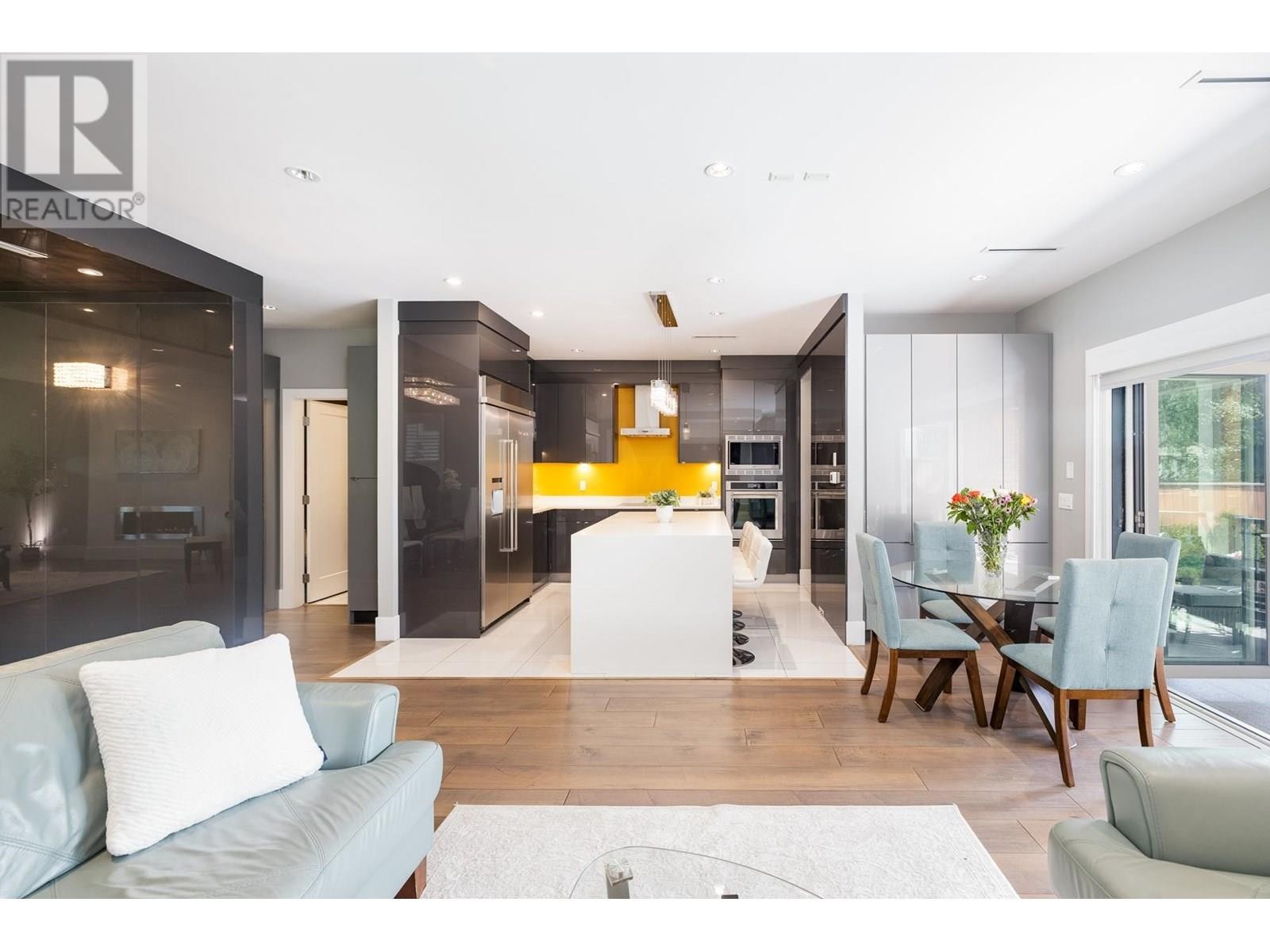 












2553 WESTERN AVENUE

,
North Vancouver,




British Columbia
V7N3L2

