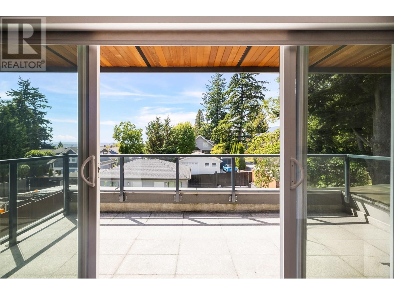 












2553 WESTERN AVENUE

,
North Vancouver,




British Columbia
V7N3L2

