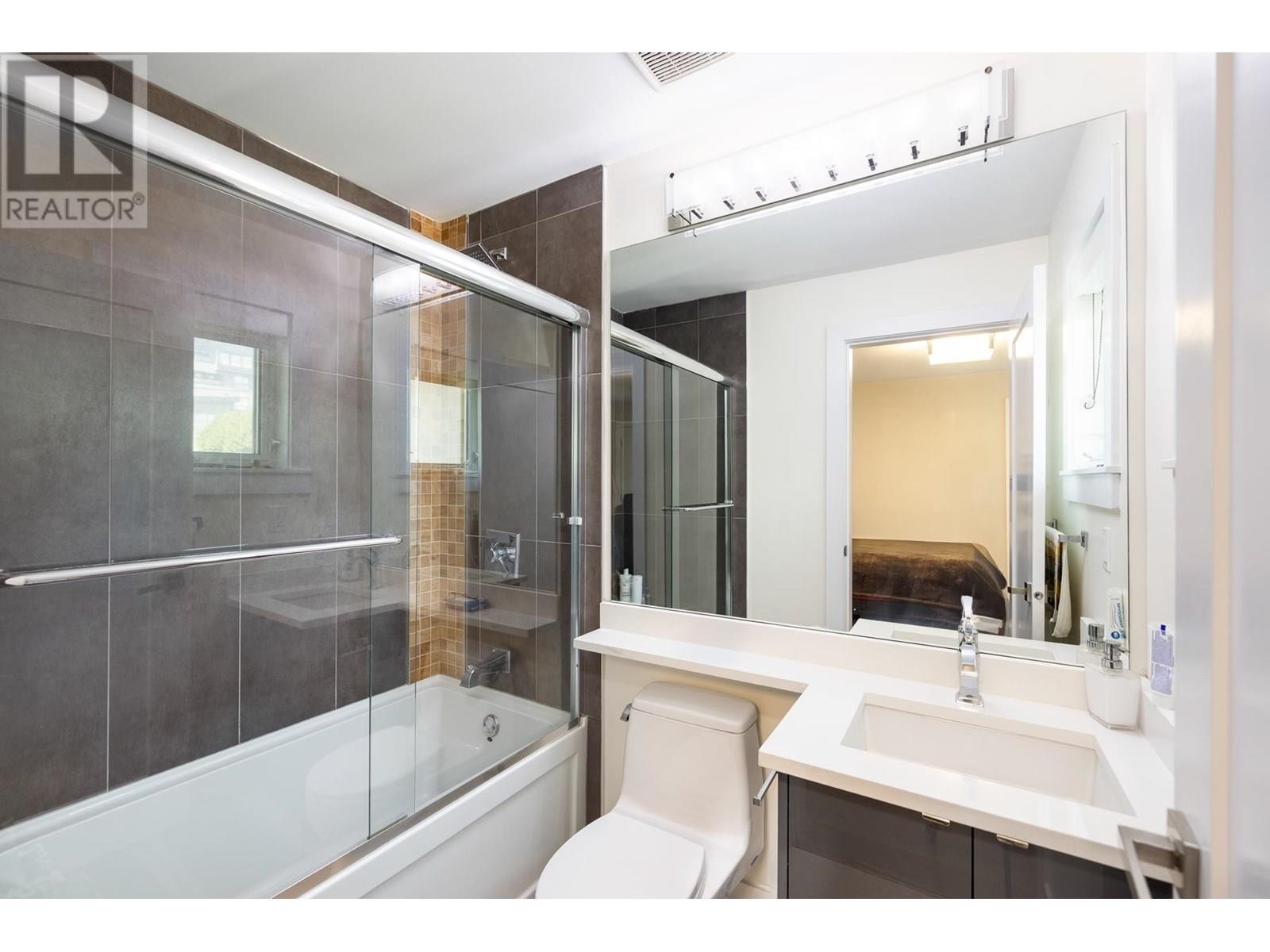 












2553 WESTERN AVENUE

,
North Vancouver,




British Columbia
V7N3L2


