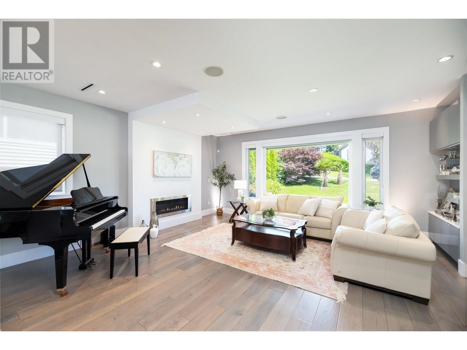 












2553 WESTERN AVENUE

,
North Vancouver,




British Columbia
V7N3L2

