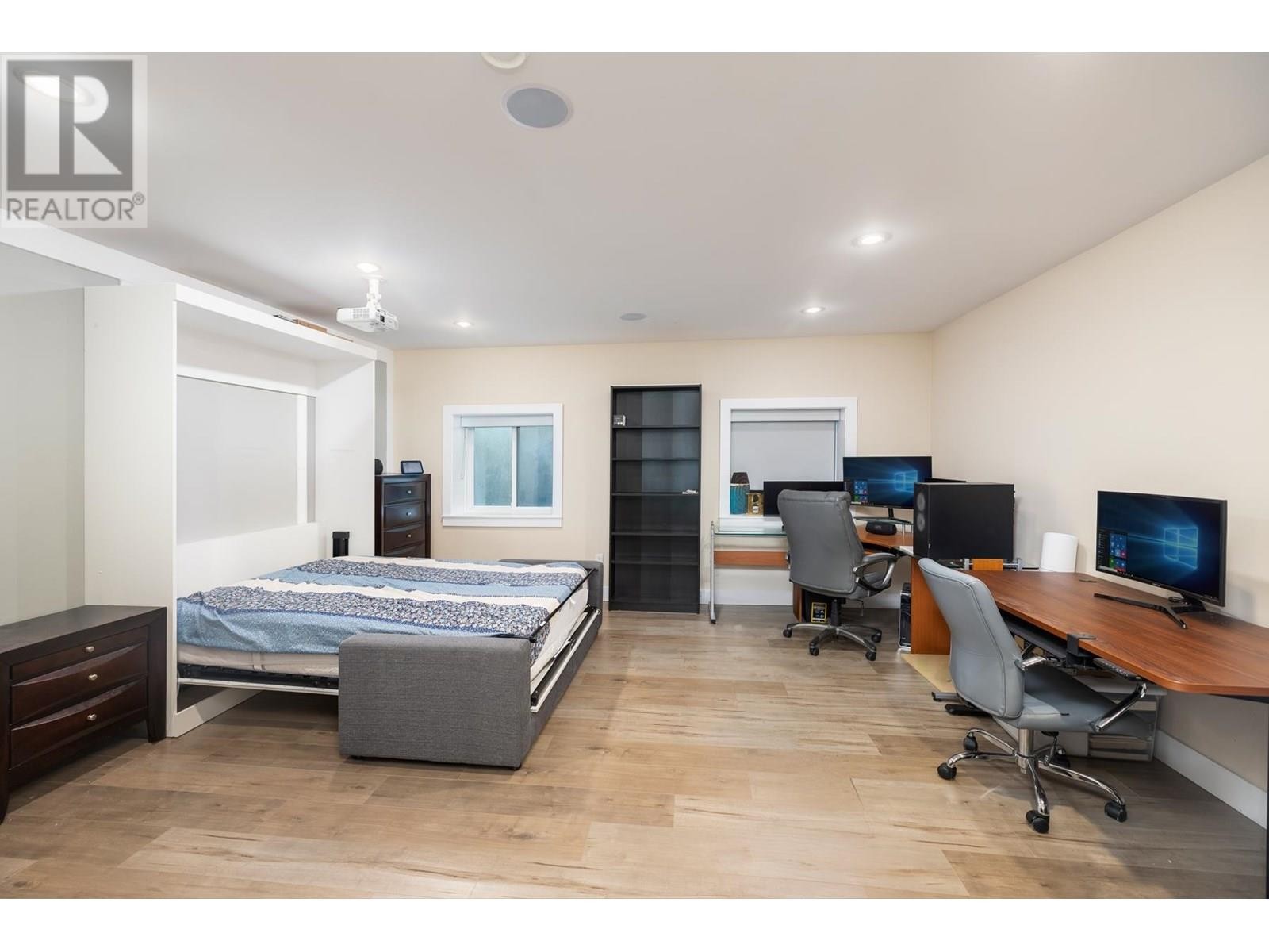 












2553 WESTERN AVENUE

,
North Vancouver,




British Columbia
V7N3L2

