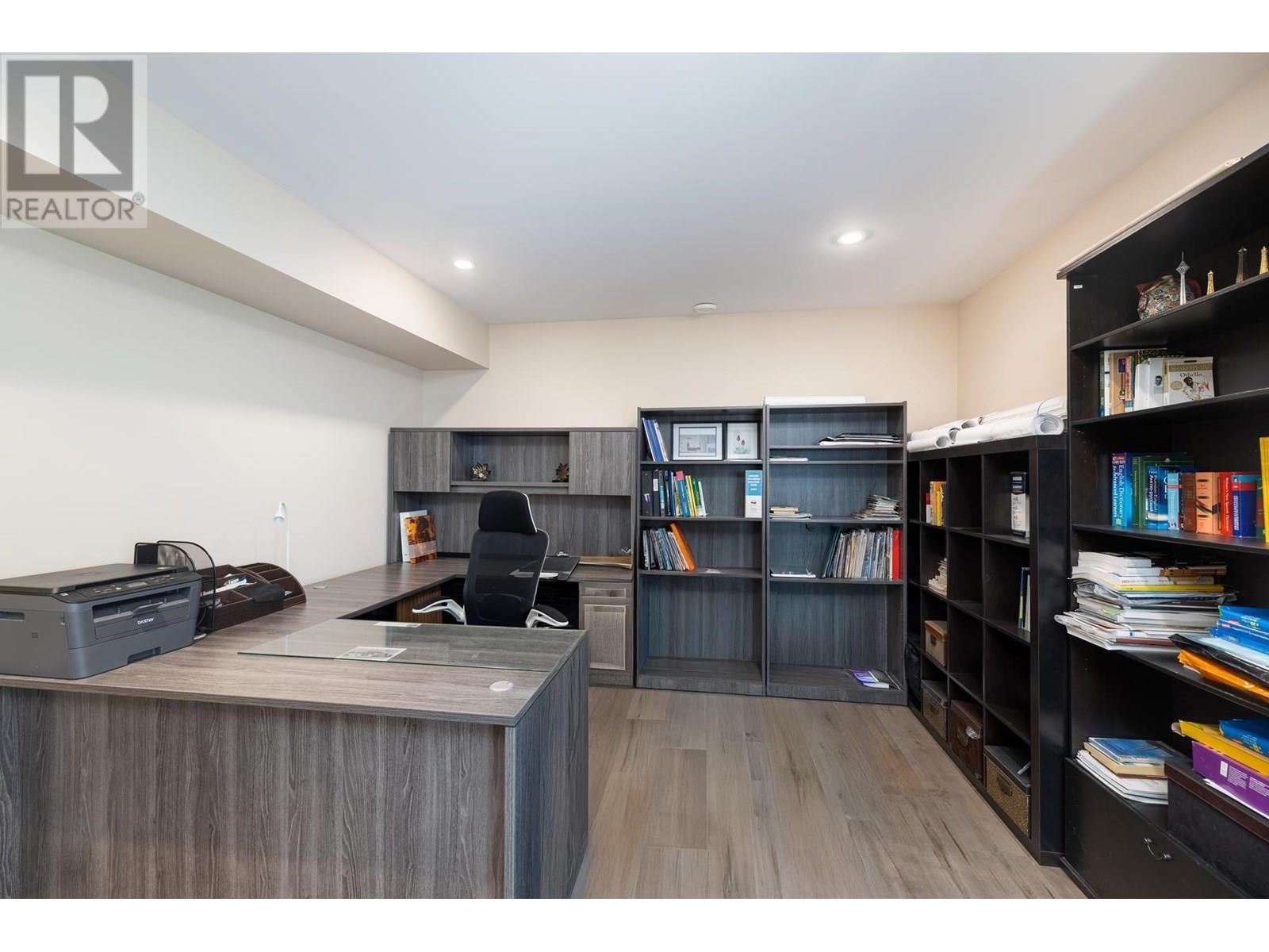












2553 WESTERN AVENUE

,
North Vancouver,




British Columbia
V7N3L2

