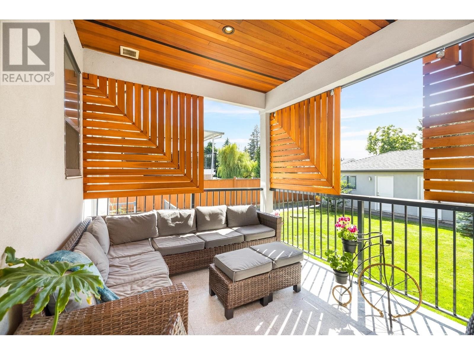 












2553 WESTERN AVENUE

,
North Vancouver,




British Columbia
V7N3L2

