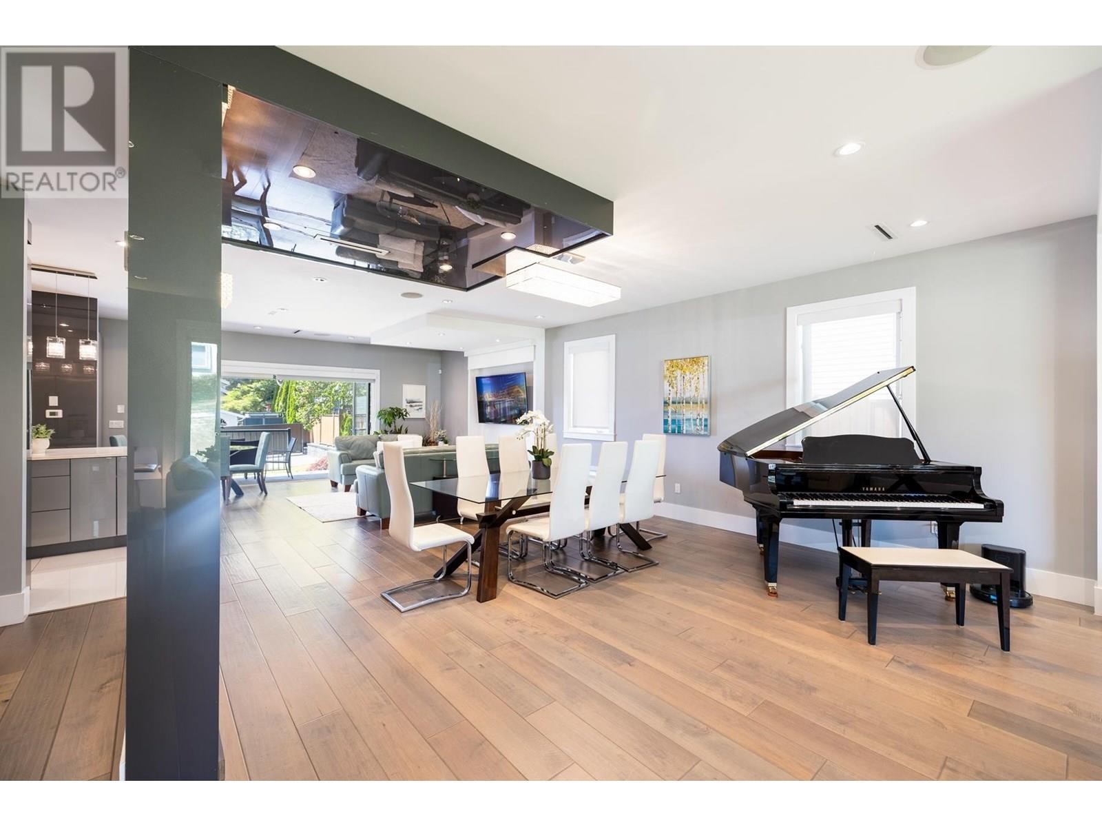 












2553 WESTERN AVENUE

,
North Vancouver,




British Columbia
V7N3L2

