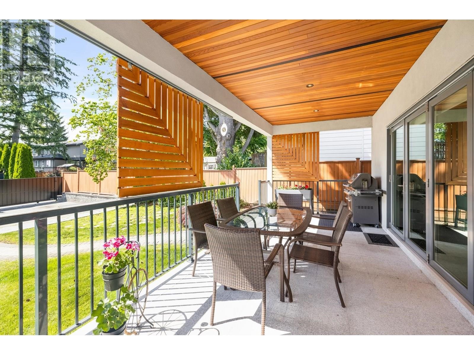 












2553 WESTERN AVENUE

,
North Vancouver,




British Columbia
V7N3L2

