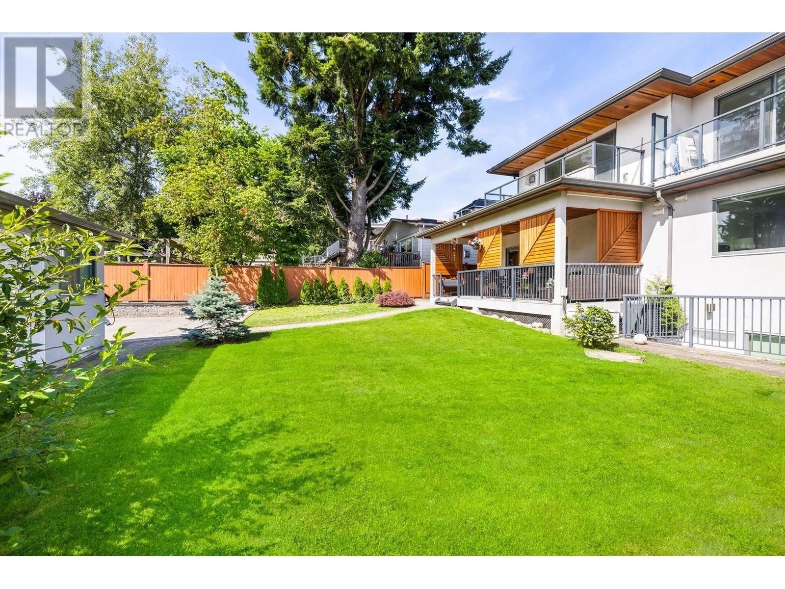 












2553 WESTERN AVENUE

,
North Vancouver,




British Columbia
V7N3L2

