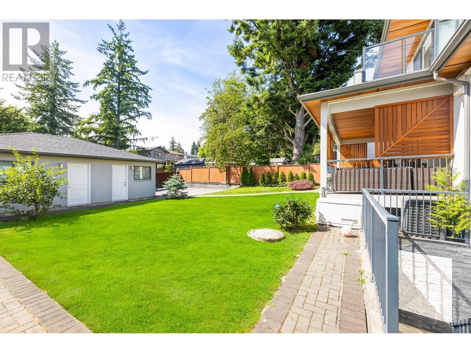 












2553 WESTERN AVENUE

,
North Vancouver,




British Columbia
V7N3L2

