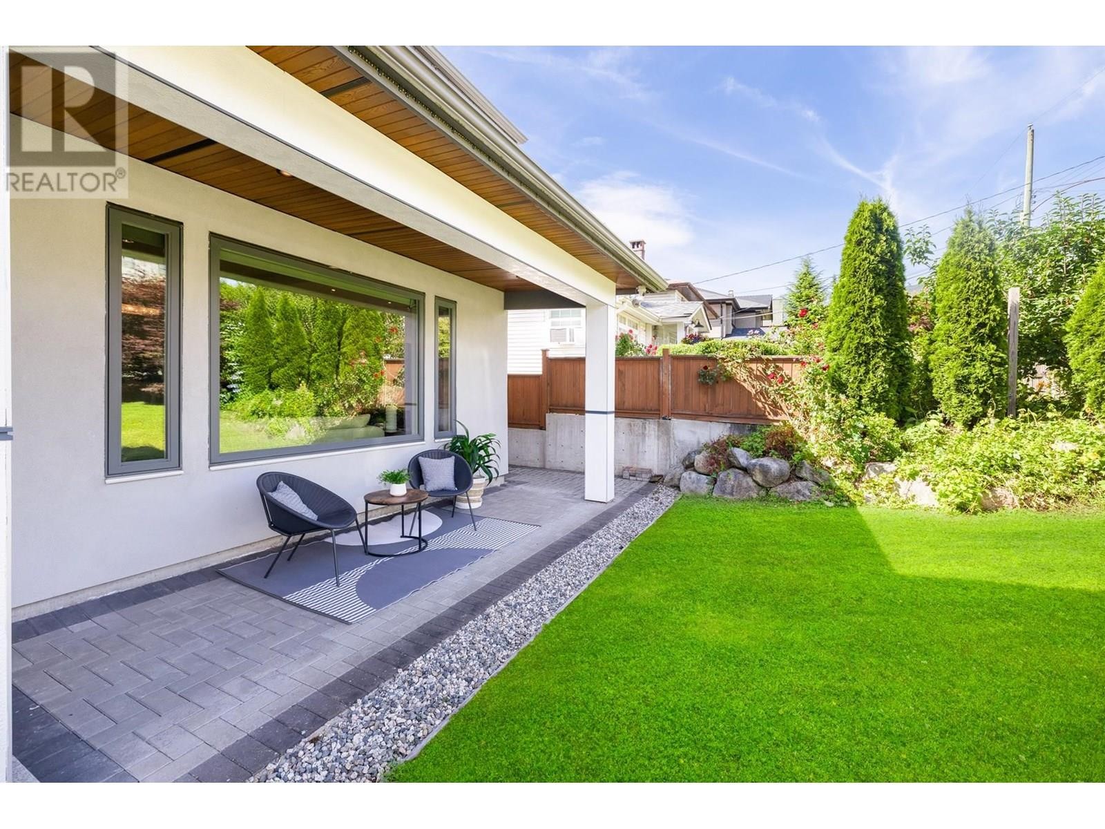 












2553 WESTERN AVENUE

,
North Vancouver,




British Columbia
V7N3L2

