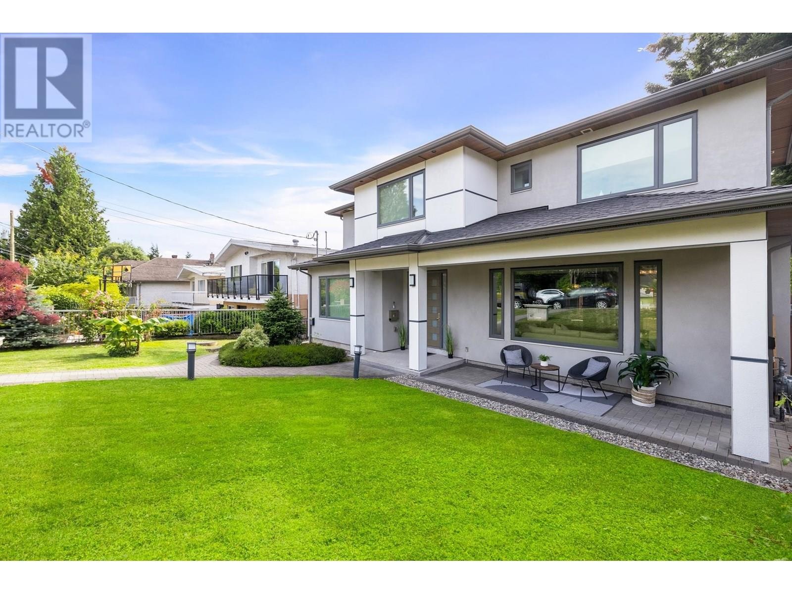 












2553 WESTERN AVENUE

,
North Vancouver,




British Columbia
V7N3L2

