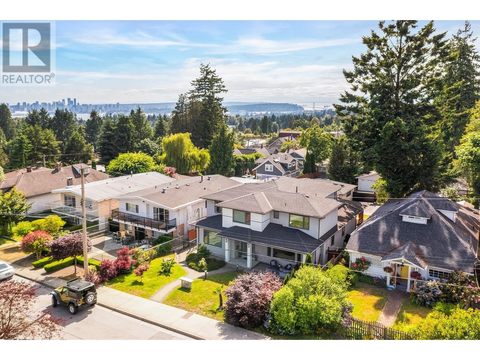 












2553 WESTERN AVENUE

,
North Vancouver,




British Columbia
V7N3L2

