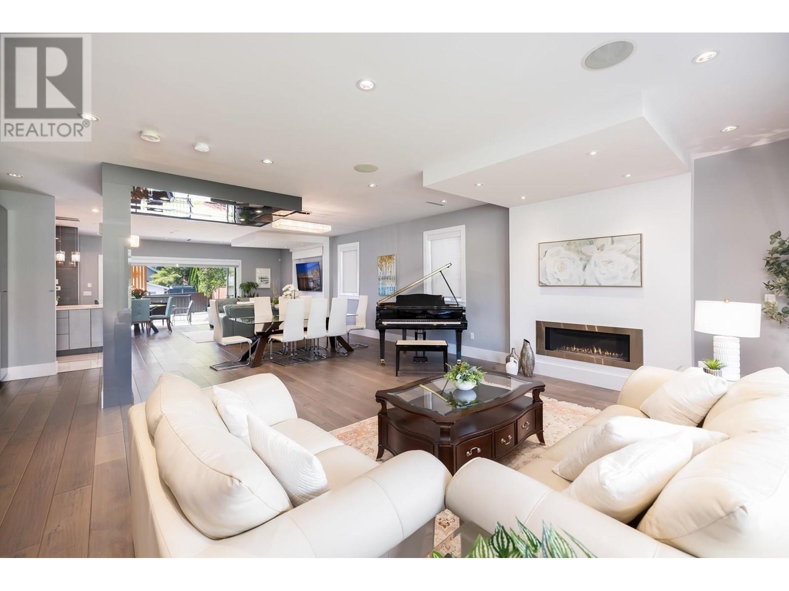 












2553 WESTERN AVENUE

,
North Vancouver,




British Columbia
V7N3L2

