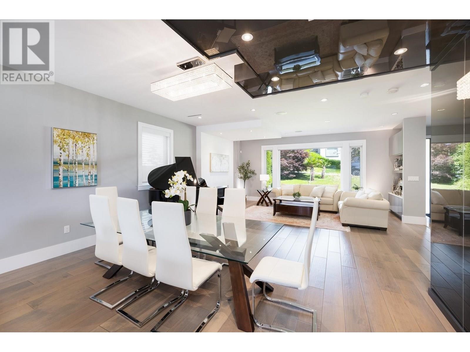 












2553 WESTERN AVENUE

,
North Vancouver,




British Columbia
V7N3L2

