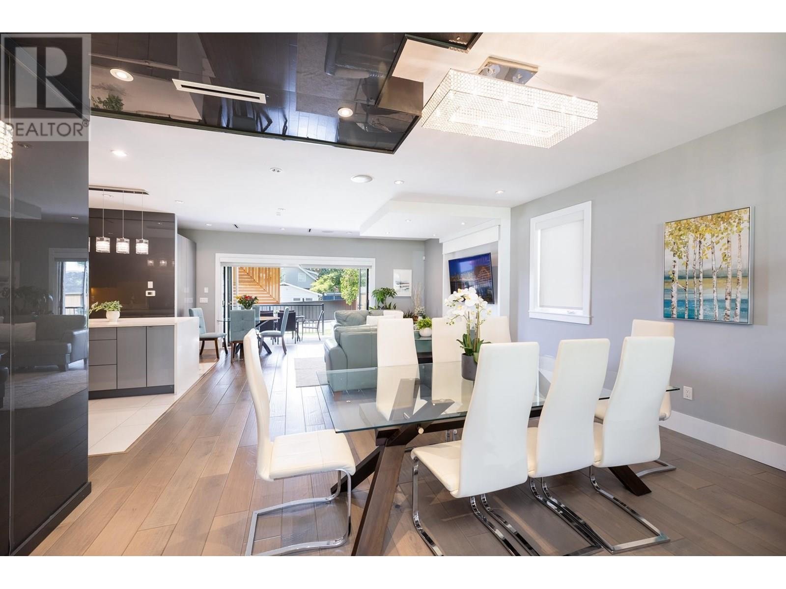 












2553 WESTERN AVENUE

,
North Vancouver,




British Columbia
V7N3L2

