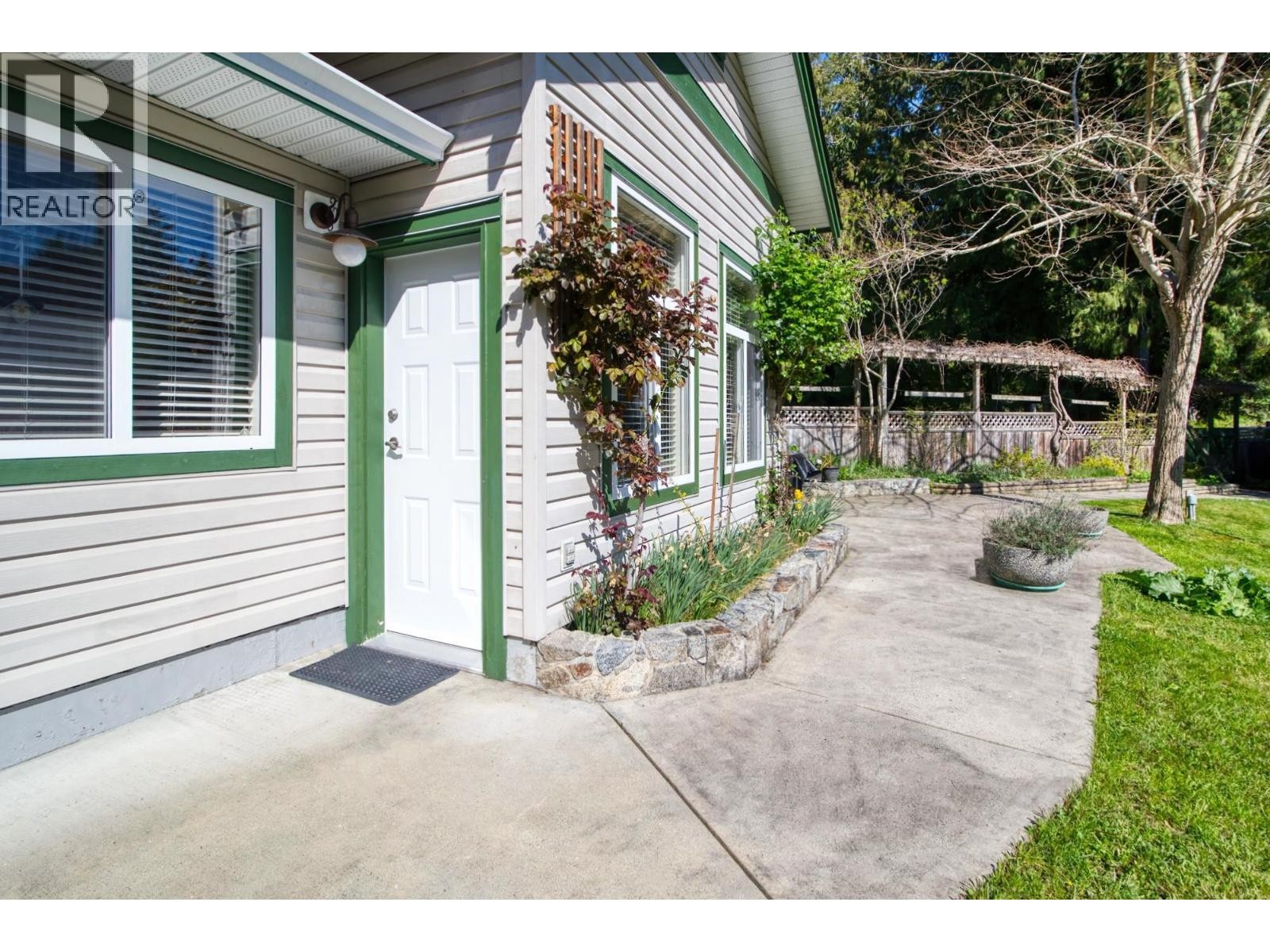 












13282 KEELSON ROAD

,
Garden Bay,




British Columbia
V0N1S1

