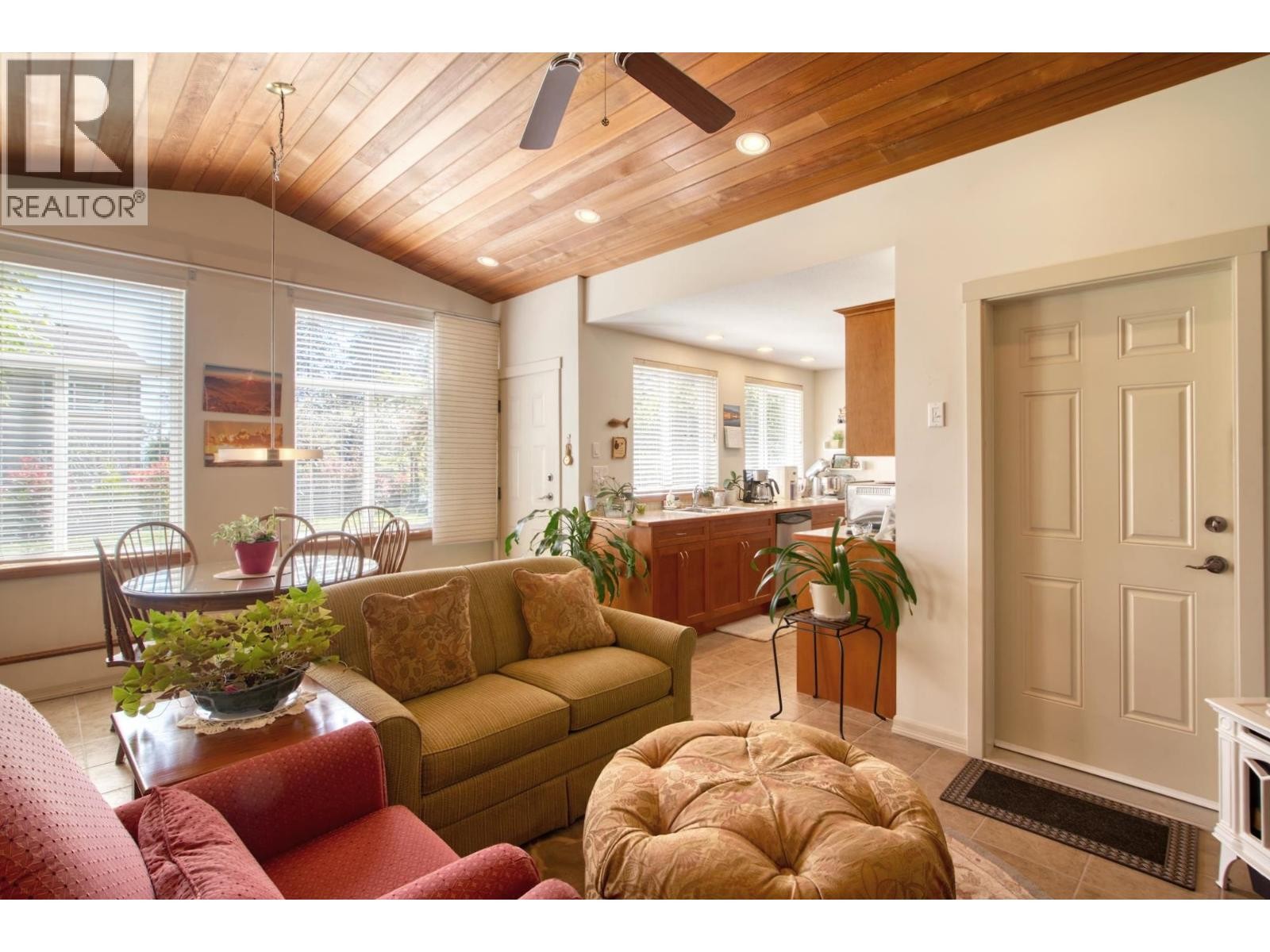 












13282 KEELSON ROAD

,
Garden Bay,




British Columbia
V0N1S1

