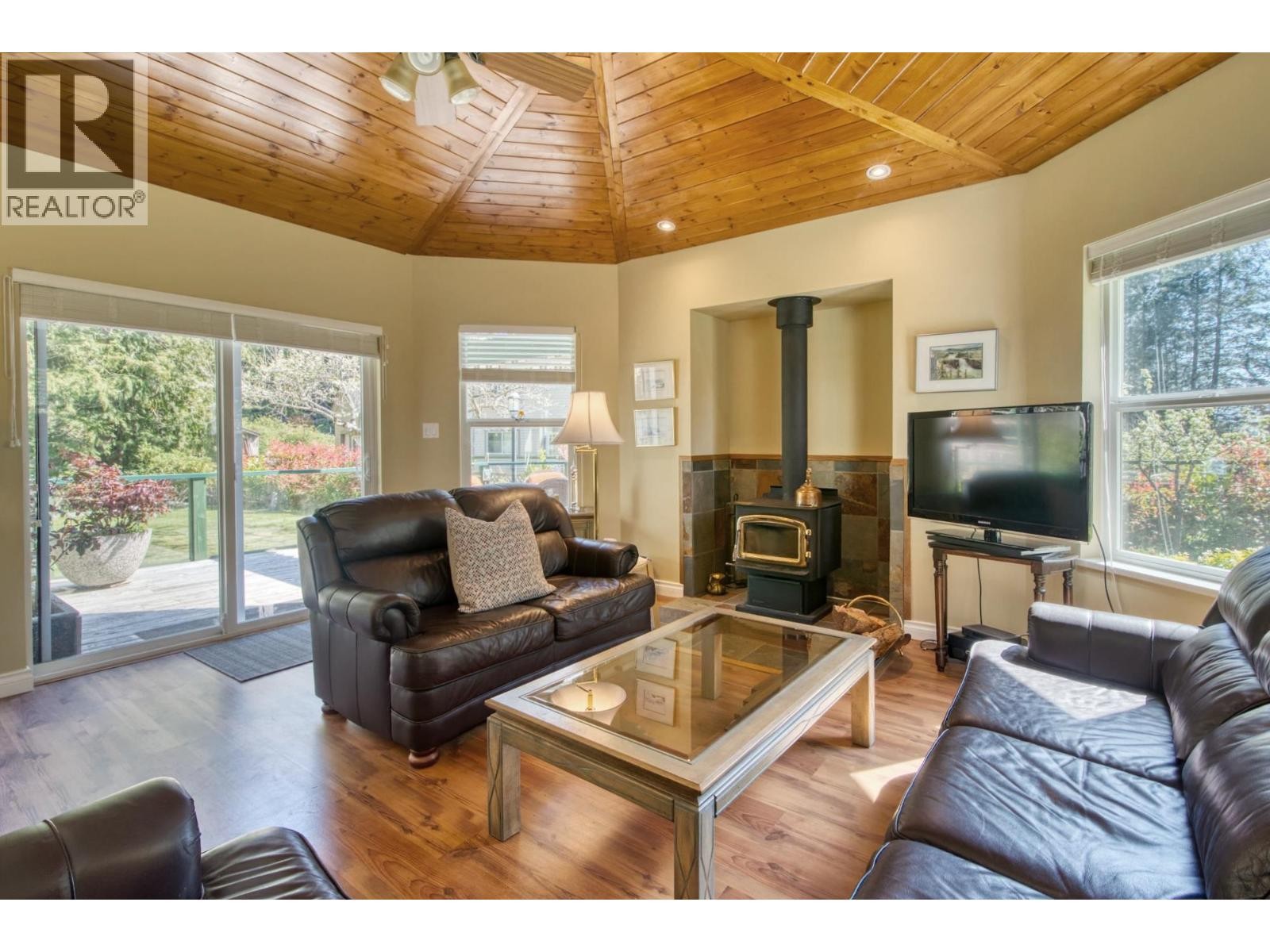 












13282 KEELSON ROAD

,
Garden Bay,




British Columbia
V0N1S1

