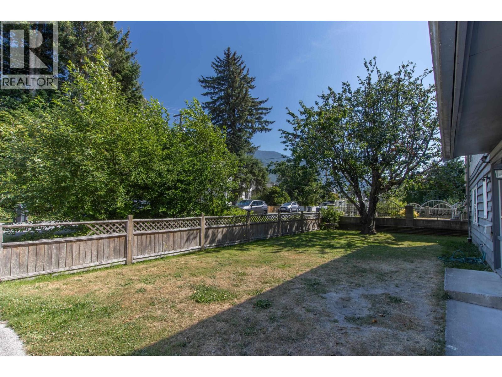 












38069 FIFTH AVENUE

,
Squamish,




British Columbia
V0N1T0

