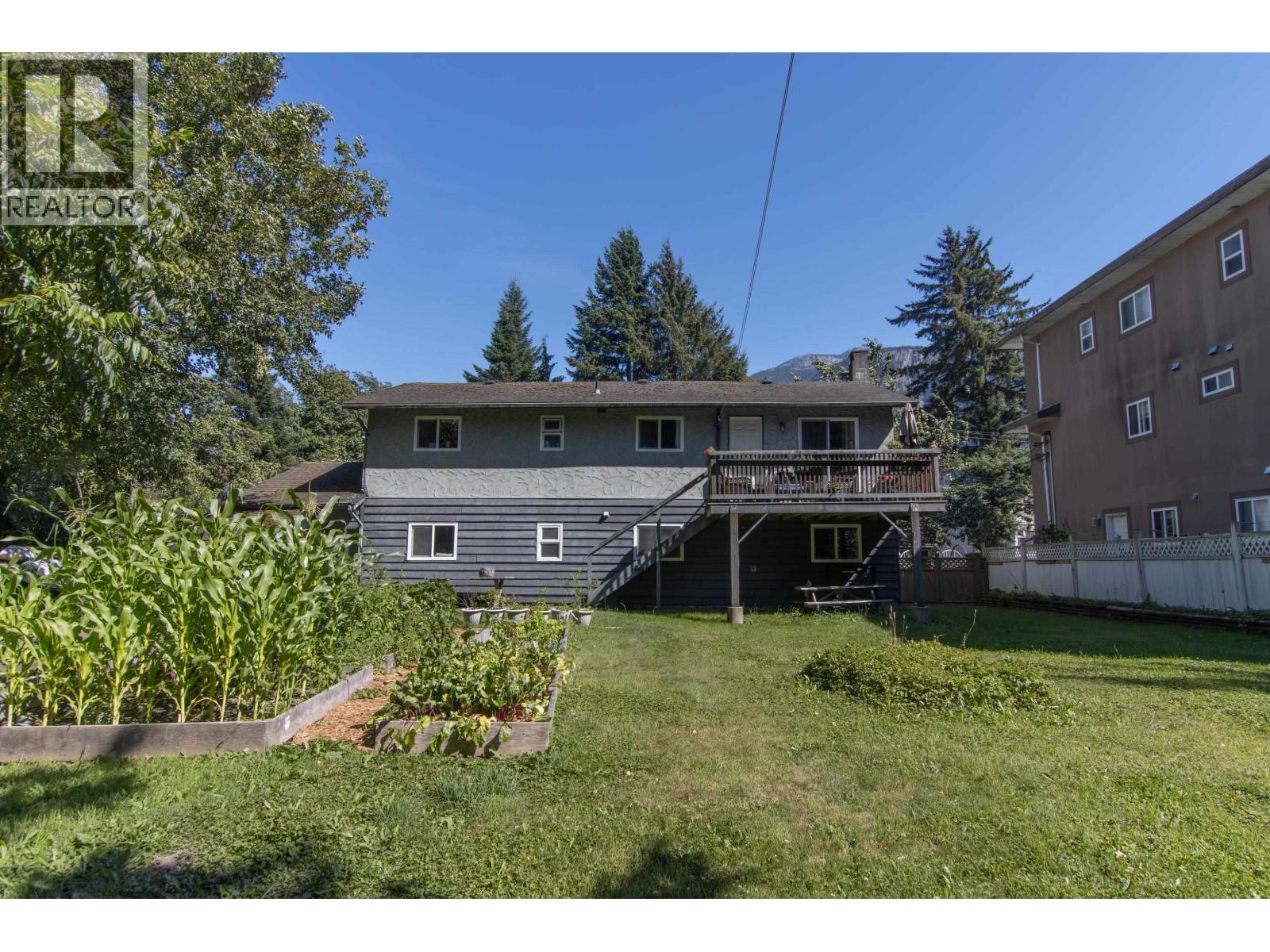 












38069 FIFTH AVENUE

,
Squamish,




British Columbia
V0N1T0

