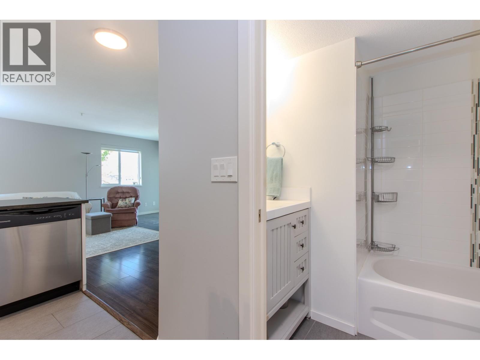 












C211 40140 WILLOW CRESCENT

,
Squamish,




British Columbia
V8B0M1

