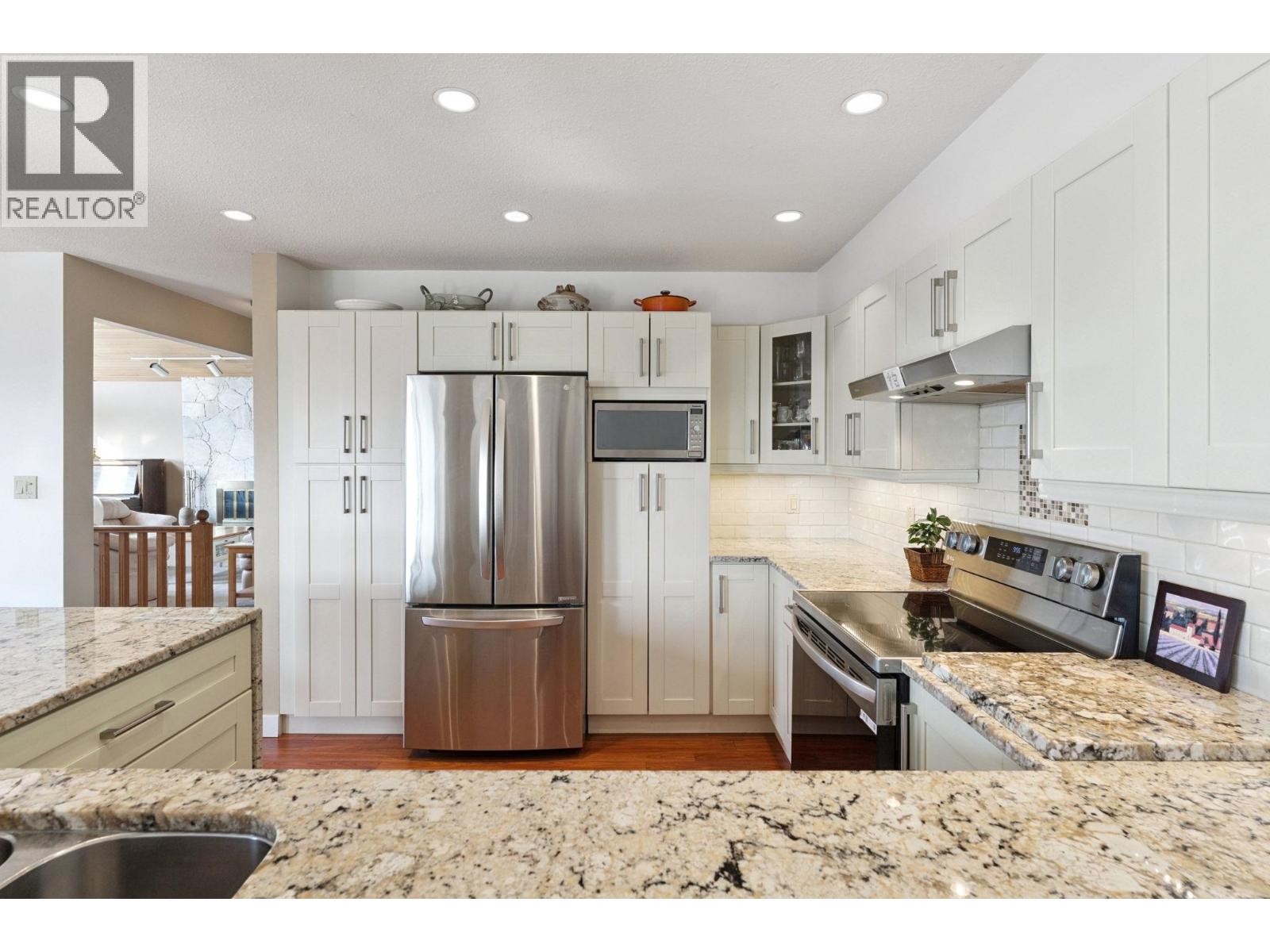 












1084 CHAMBERLAIN DRIVE

,
North Vancouver,




British Columbia
V7K1N9

