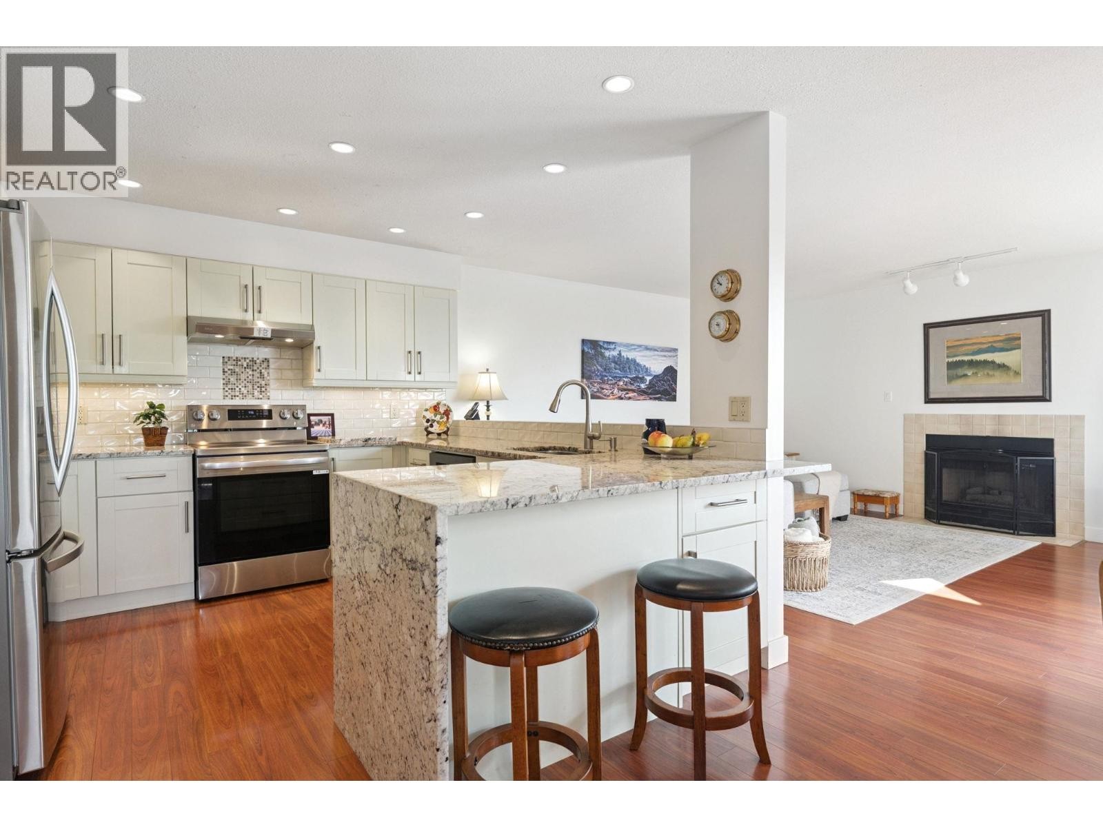 












1084 CHAMBERLAIN DRIVE

,
North Vancouver,




British Columbia
V7K1N9

