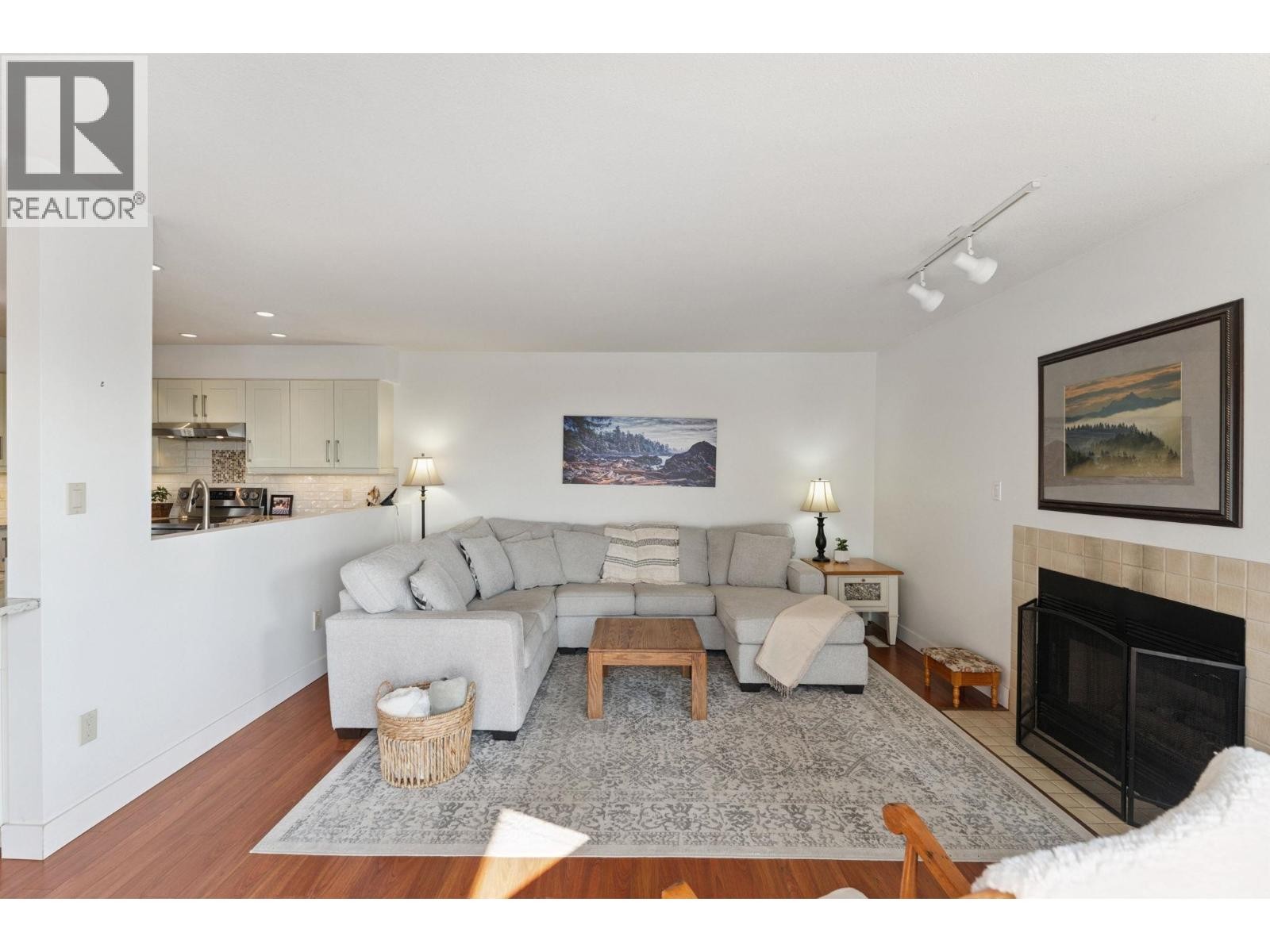 












1084 CHAMBERLAIN DRIVE

,
North Vancouver,




British Columbia
V7K1N9

