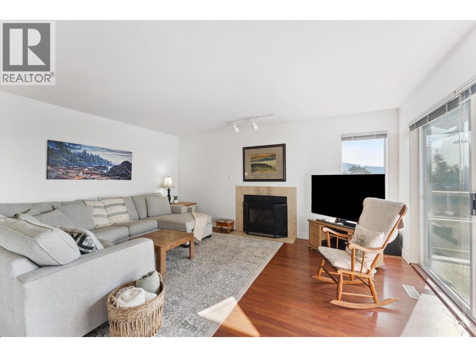 












1084 CHAMBERLAIN DRIVE

,
North Vancouver,




British Columbia
V7K1N9

