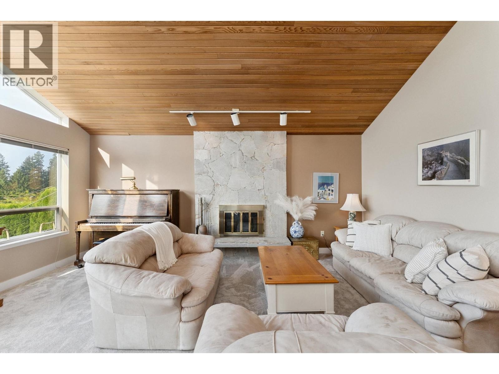 












1084 CHAMBERLAIN DRIVE

,
North Vancouver,




British Columbia
V7K1N9

