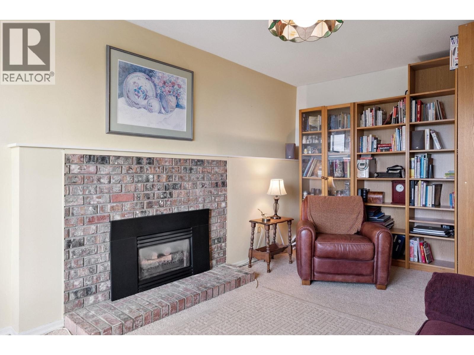 












1084 CHAMBERLAIN DRIVE

,
North Vancouver,




British Columbia
V7K1N9

