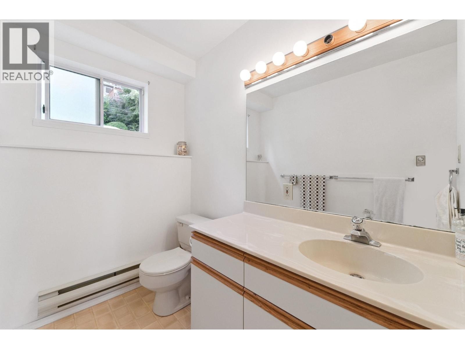 












1084 CHAMBERLAIN DRIVE

,
North Vancouver,




British Columbia
V7K1N9

