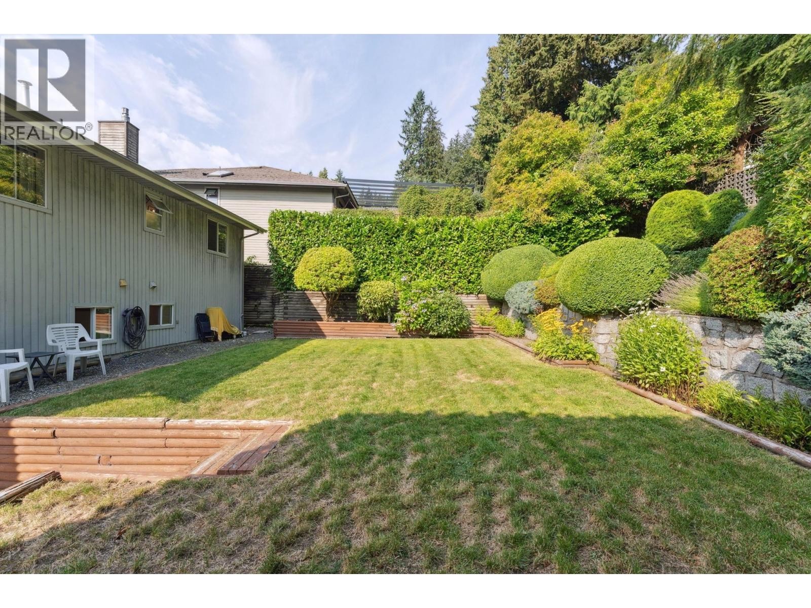 












1084 CHAMBERLAIN DRIVE

,
North Vancouver,




British Columbia
V7K1N9

