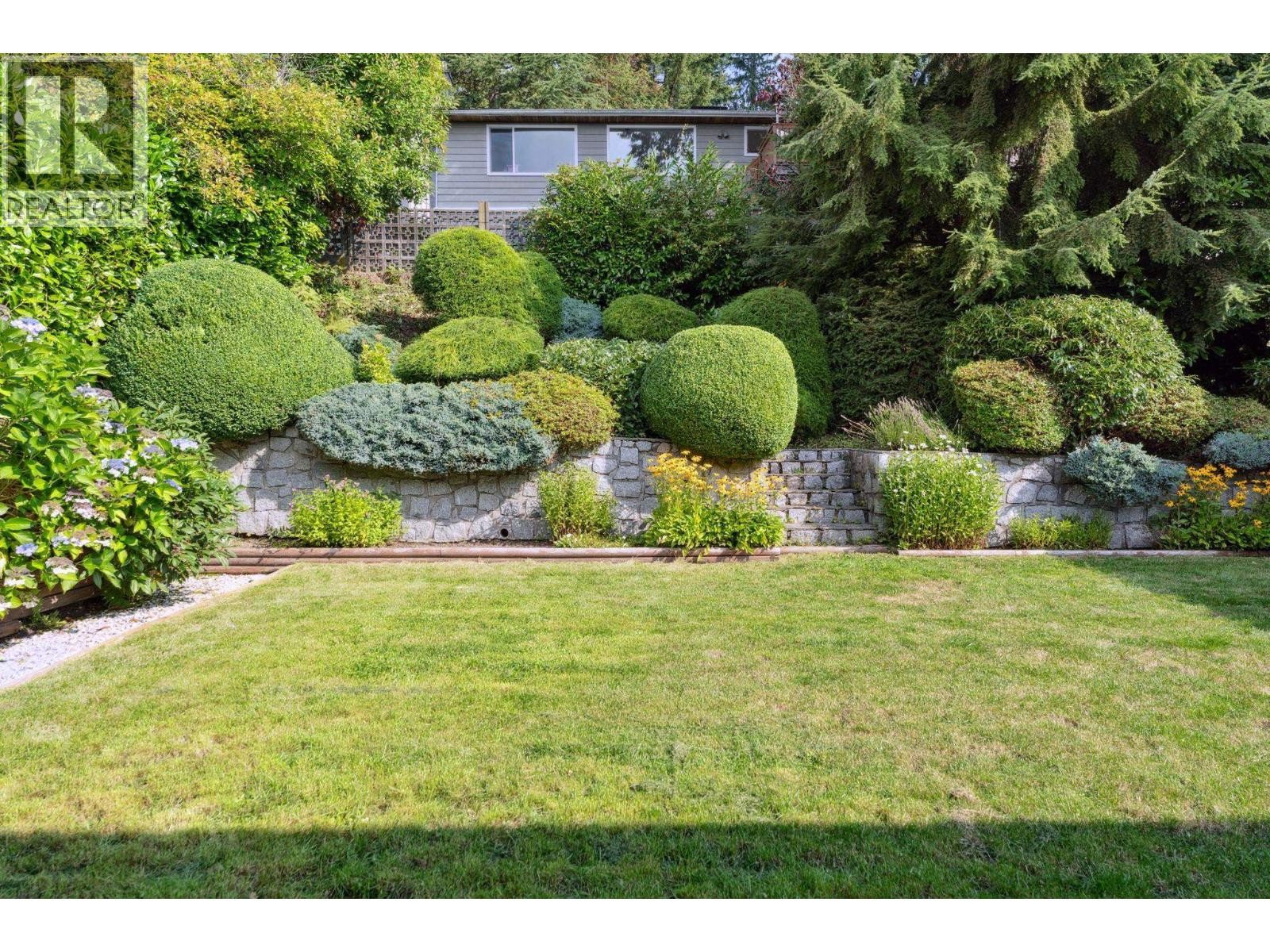 












1084 CHAMBERLAIN DRIVE

,
North Vancouver,




British Columbia
V7K1N9

