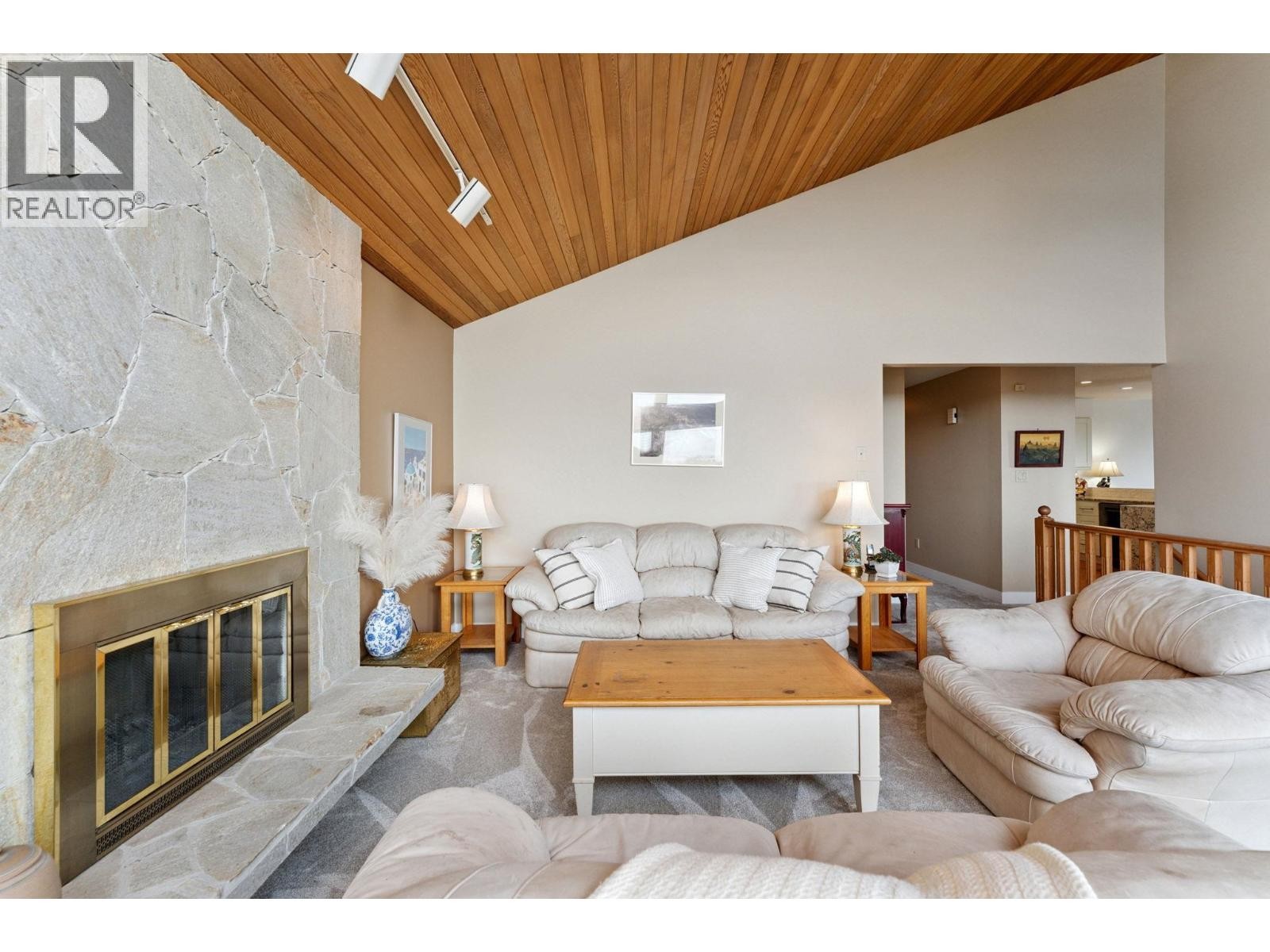 












1084 CHAMBERLAIN DRIVE

,
North Vancouver,




British Columbia
V7K1N9

