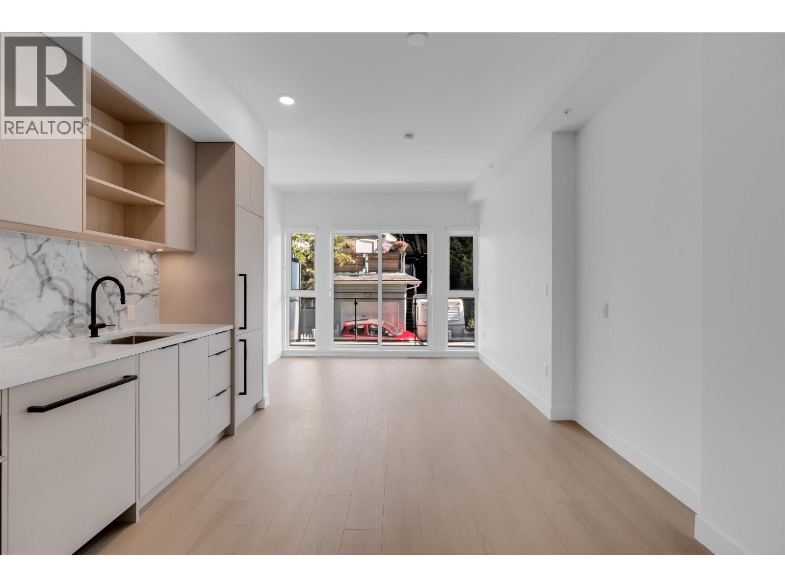 












2xx 422 E 3RD STREET

,
North Vancouver,




British Columbia
V7L1G2

