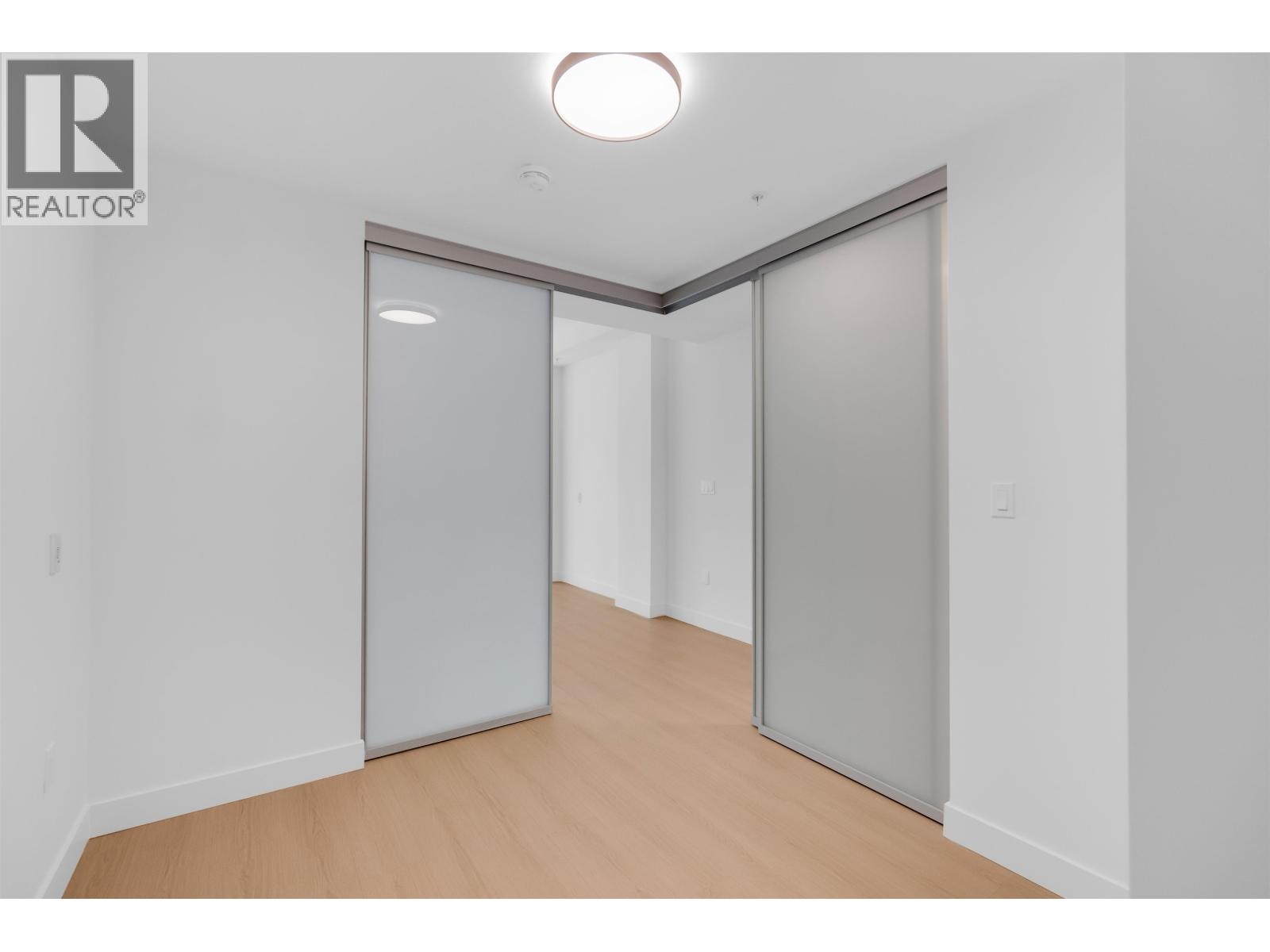 












2xx 422 E 3RD STREET

,
North Vancouver,




British Columbia
V7L1G2

