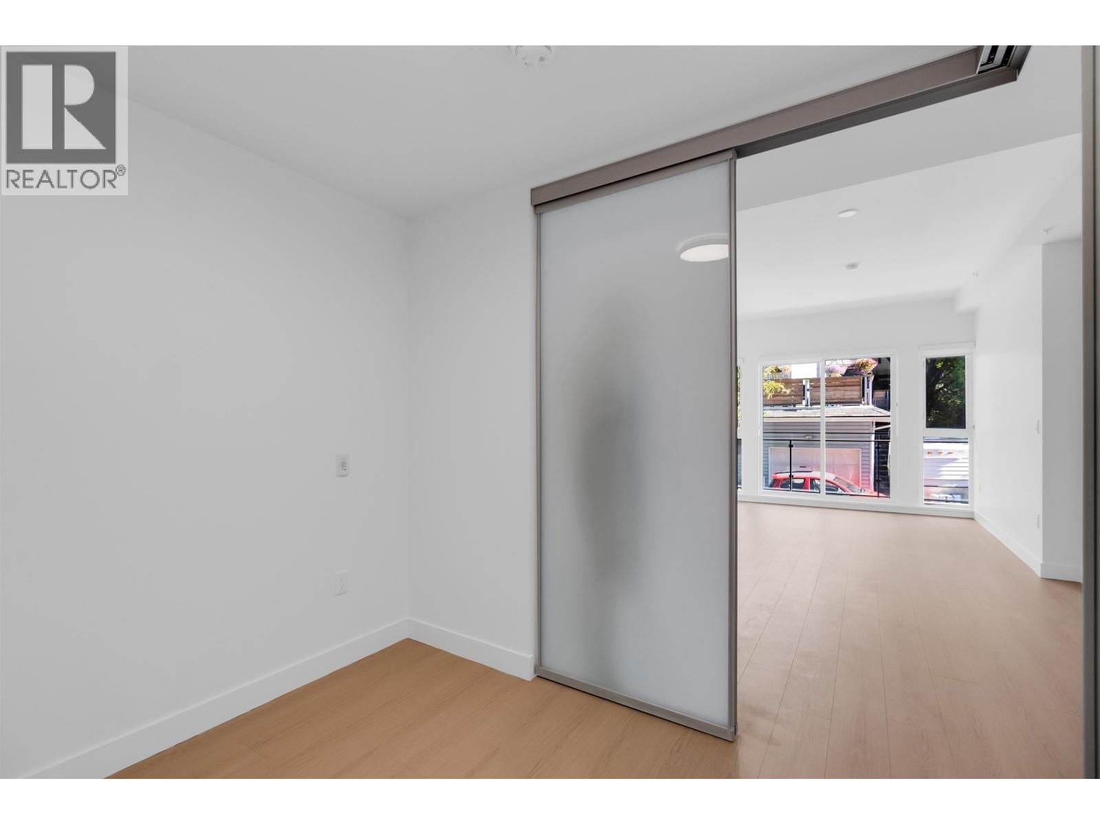 












2xx 422 E 3RD STREET

,
North Vancouver,




British Columbia
V7L1G2

