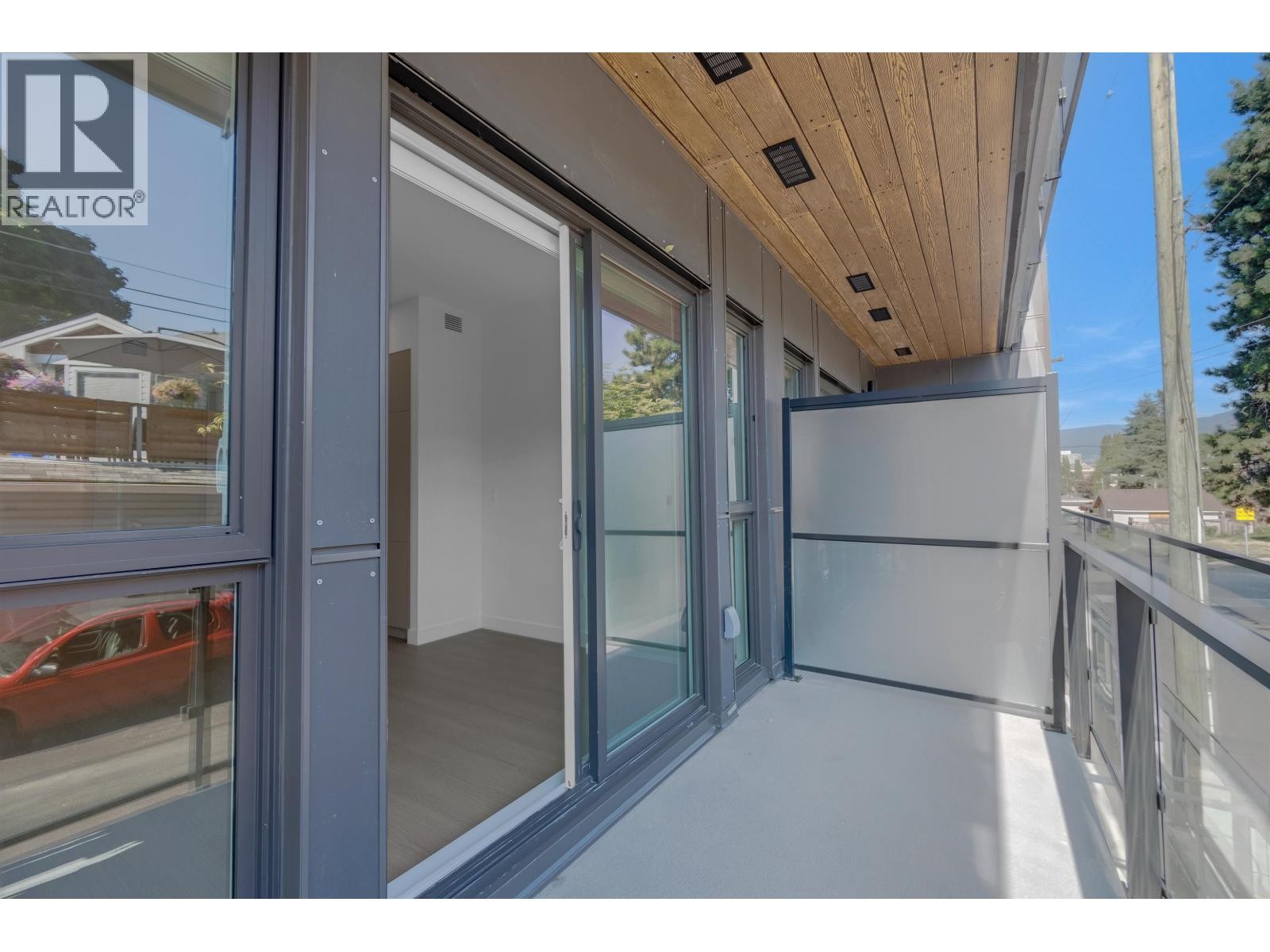 












2xx 422 E 3RD STREET

,
North Vancouver,




British Columbia
V7L1G2

