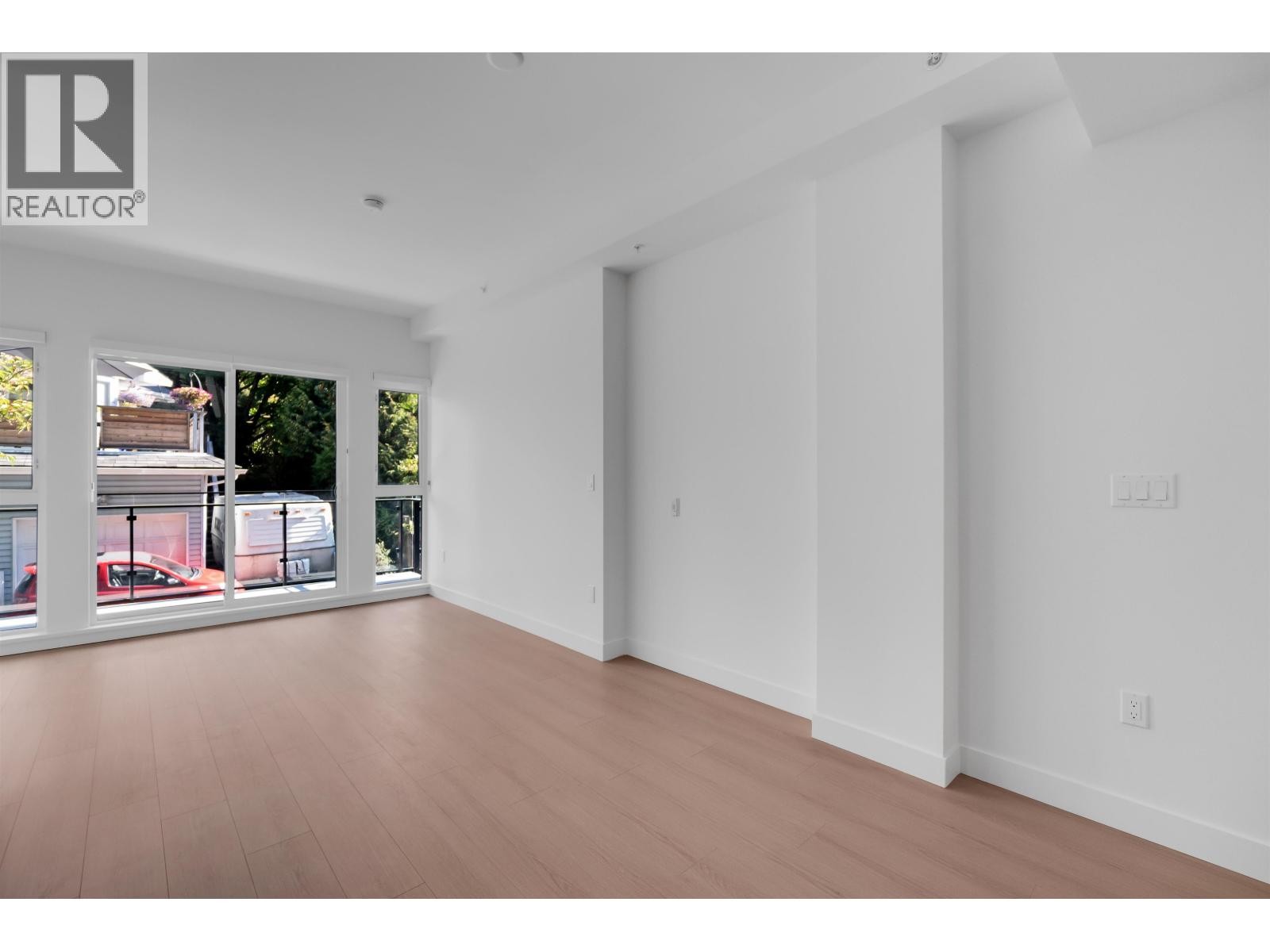 












2xx 422 E 3RD STREET

,
North Vancouver,




British Columbia
V7L1G2

