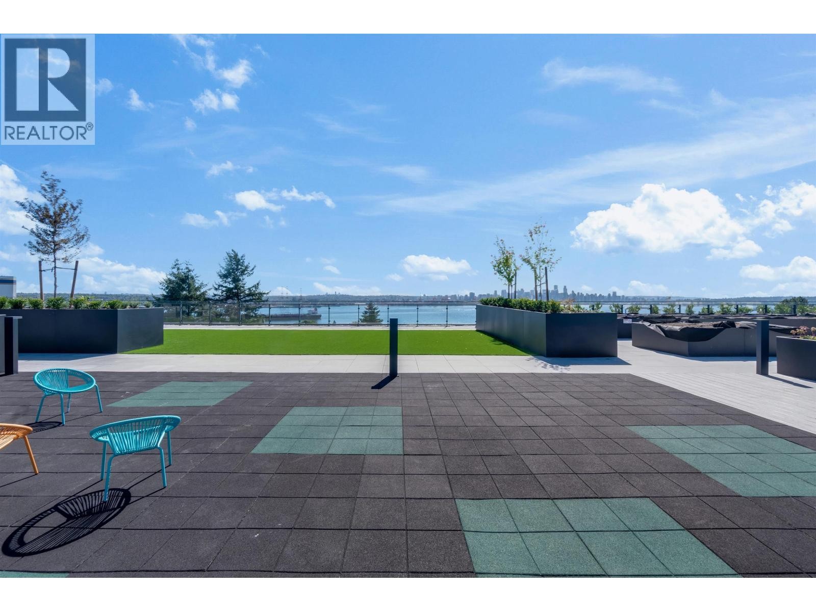 












2xx 422 E 3RD STREET

,
North Vancouver,




British Columbia
V7L1G2

