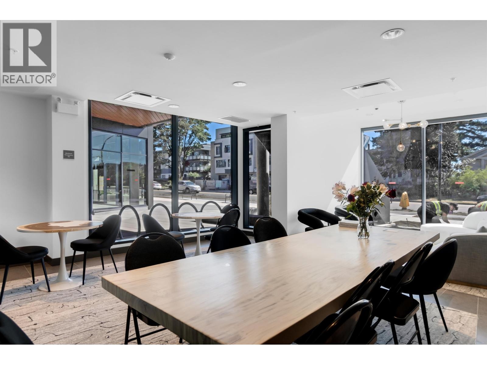 












2xx 422 E 3RD STREET

,
North Vancouver,




British Columbia
V7L1G2

