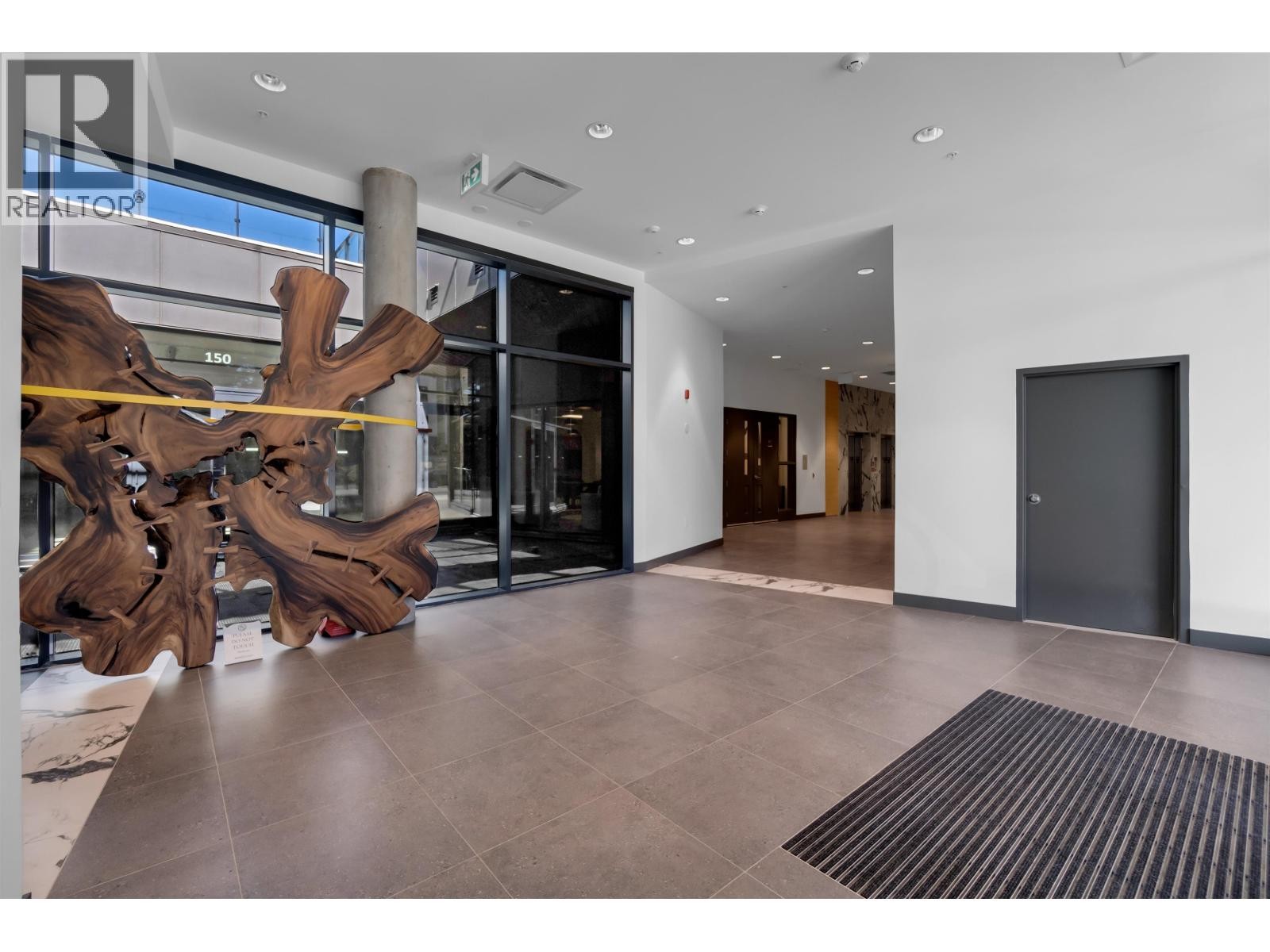 












2xx 422 E 3RD STREET

,
North Vancouver,




British Columbia
V7L1G2

